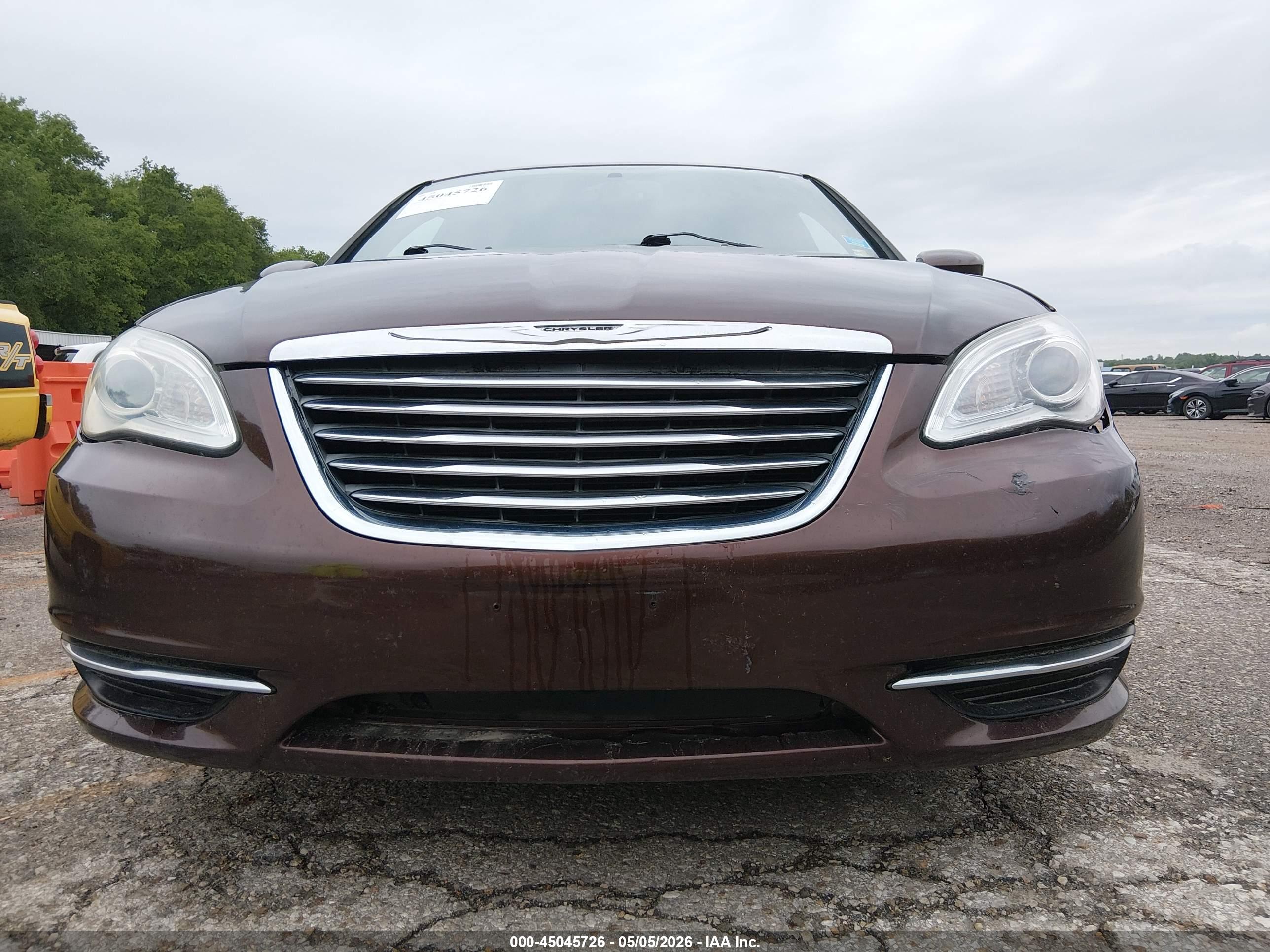 CHRYSLER 200 image 6