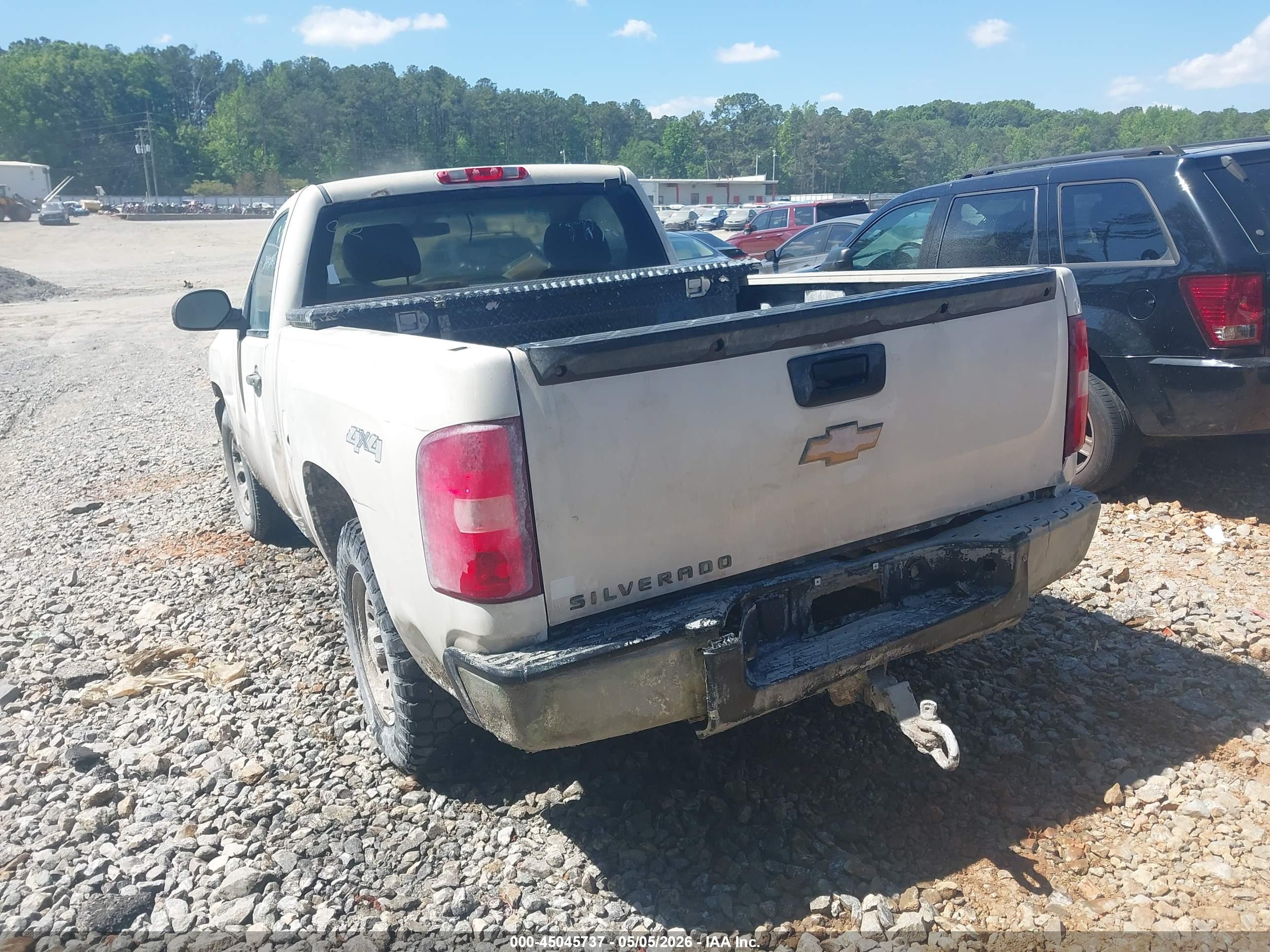 CHEVROLET SILVERADO image 3