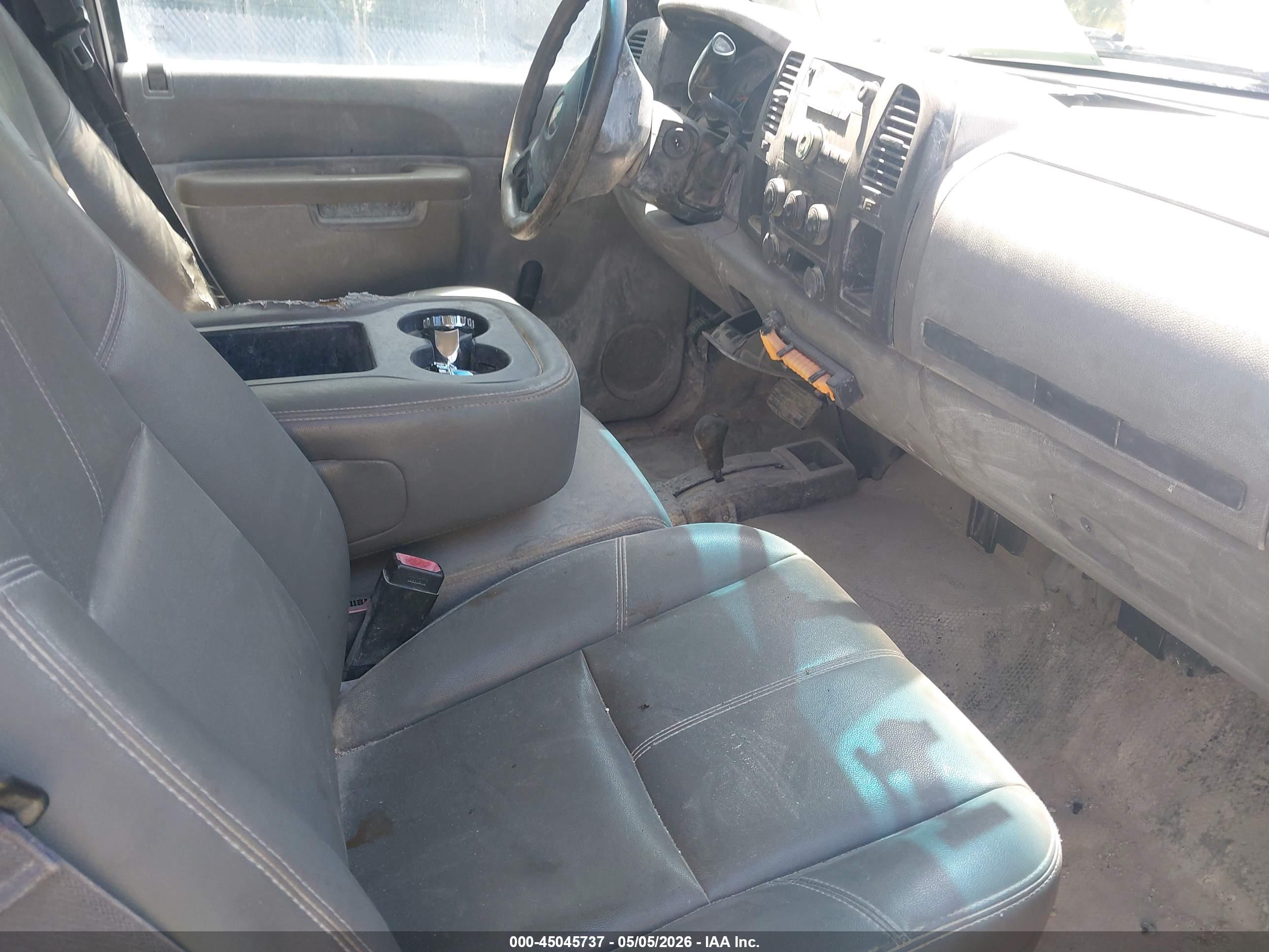 CHEVROLET SILVERADO image 5