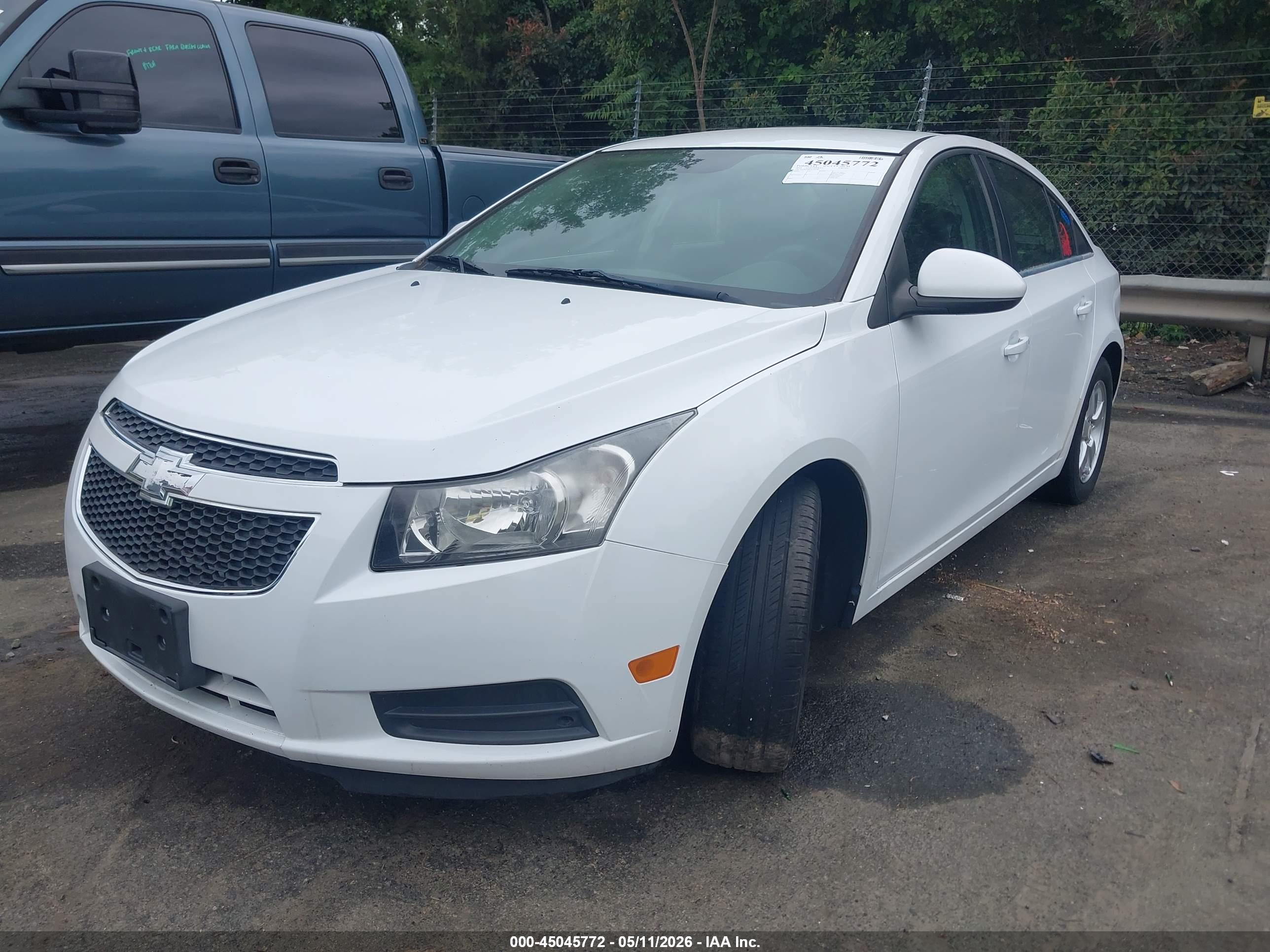 CHEVROLET CRUZE image 2