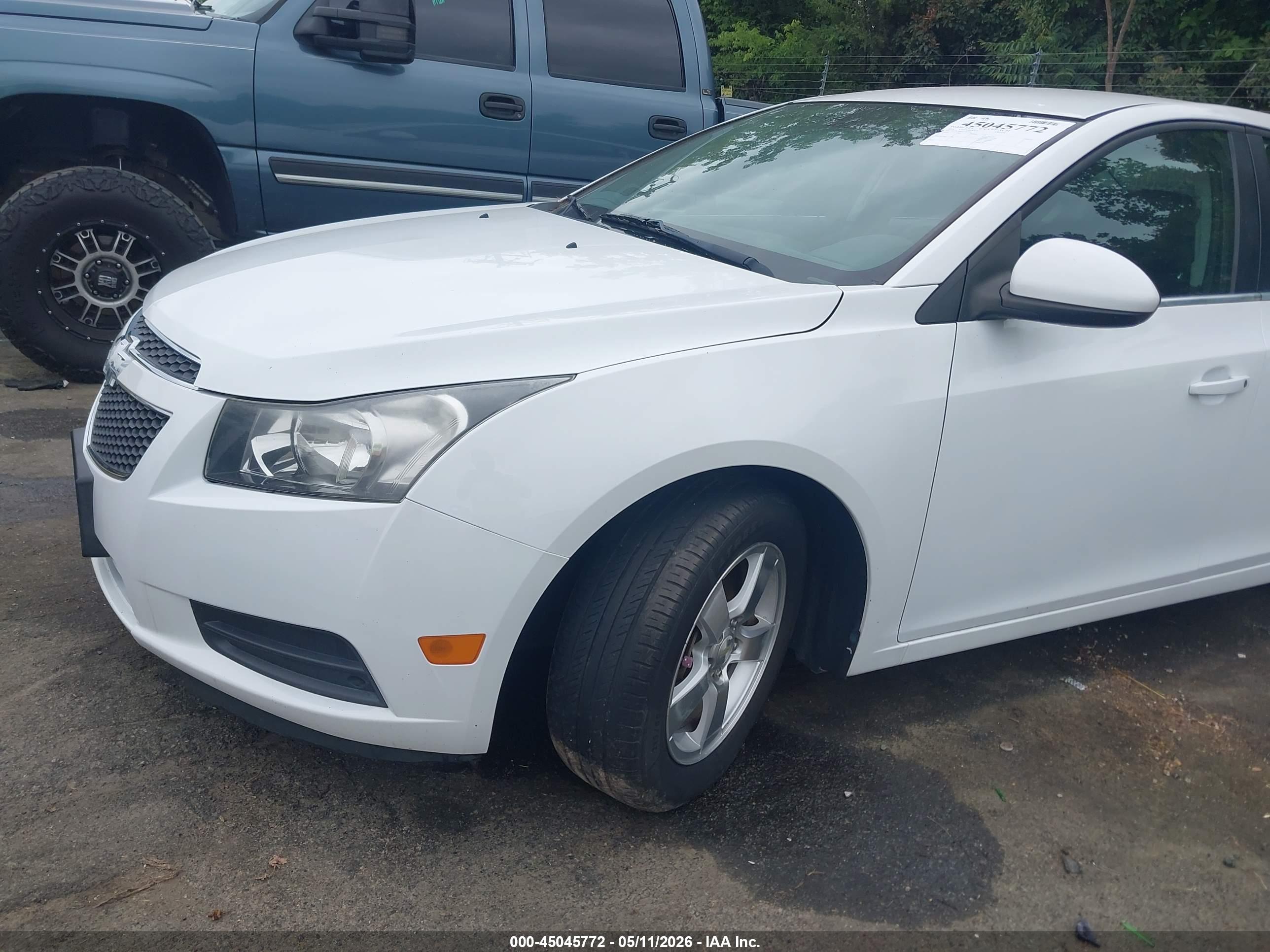CHEVROLET CRUZE image 6
