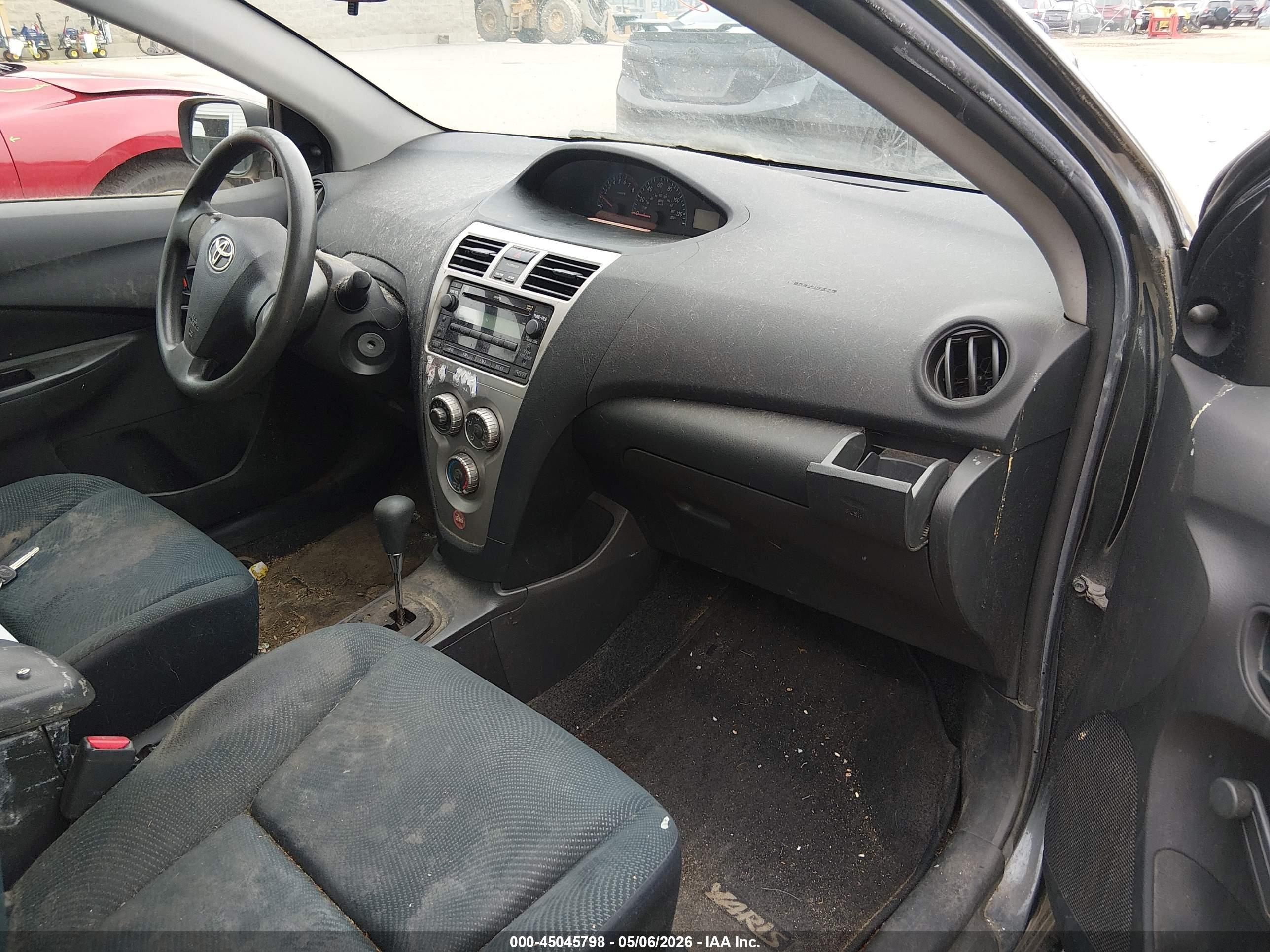 TOYOTA YARIS image 5