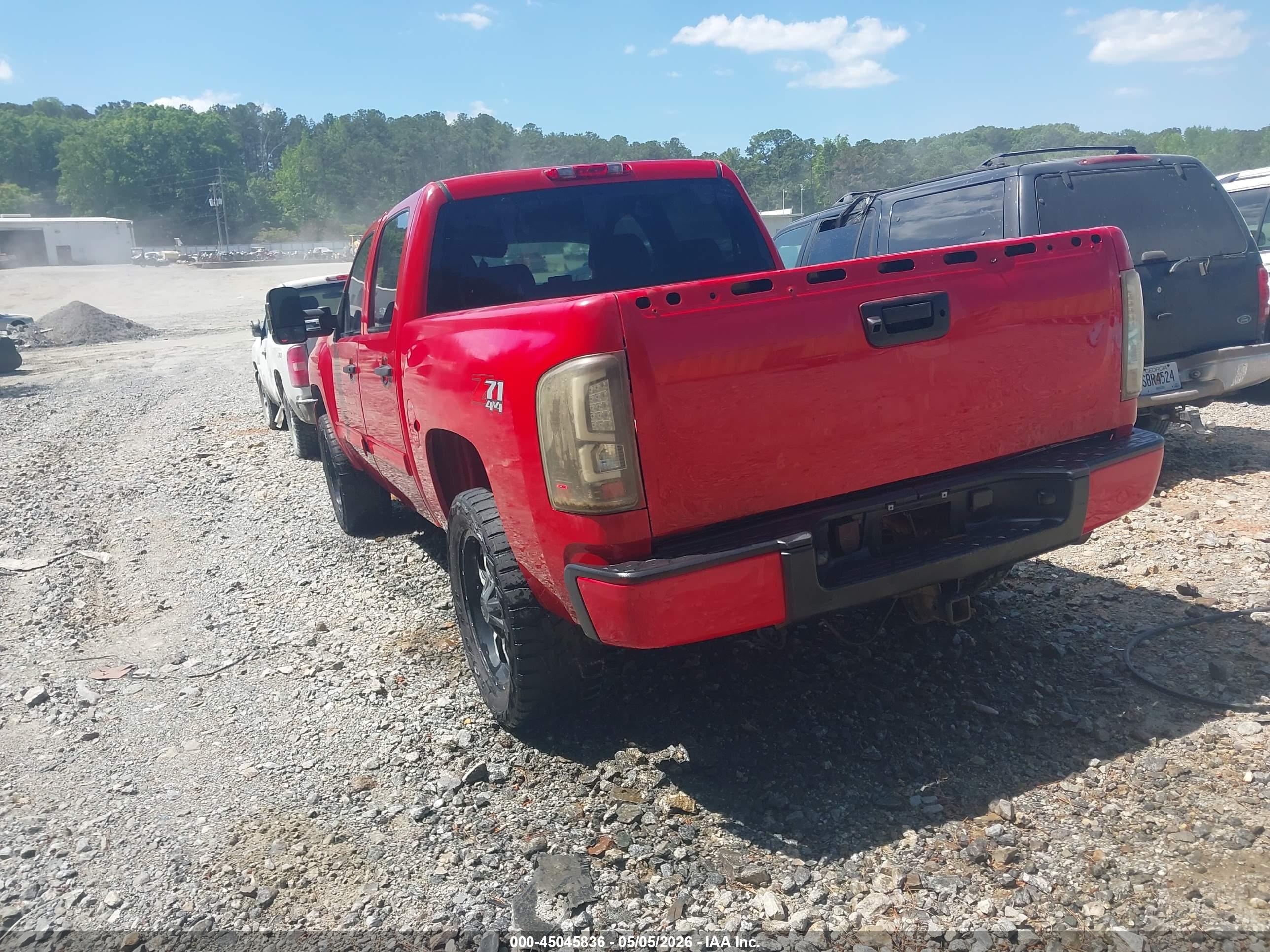 CHEVROLET SILVERADO image 3