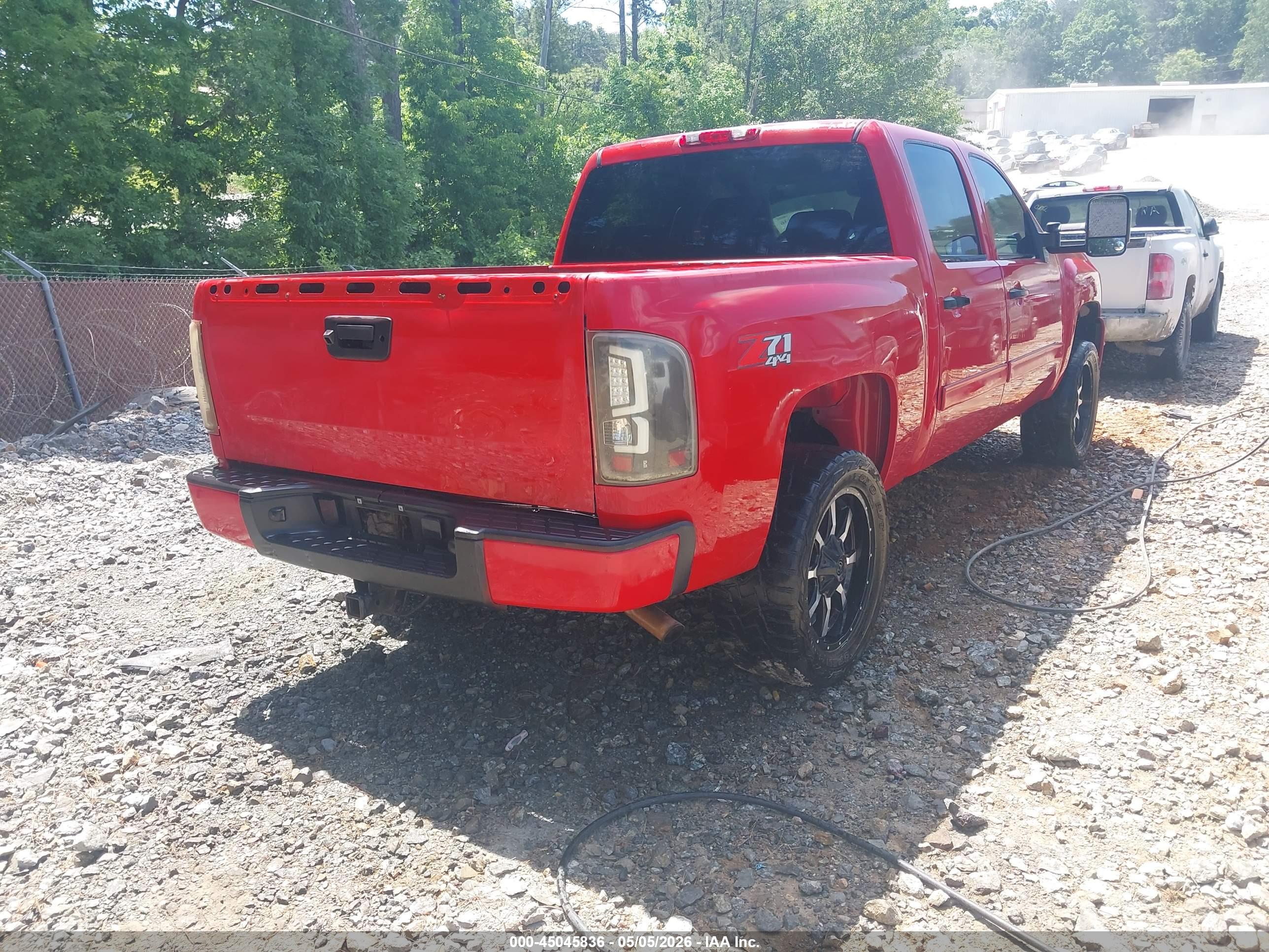 CHEVROLET SILVERADO image 4