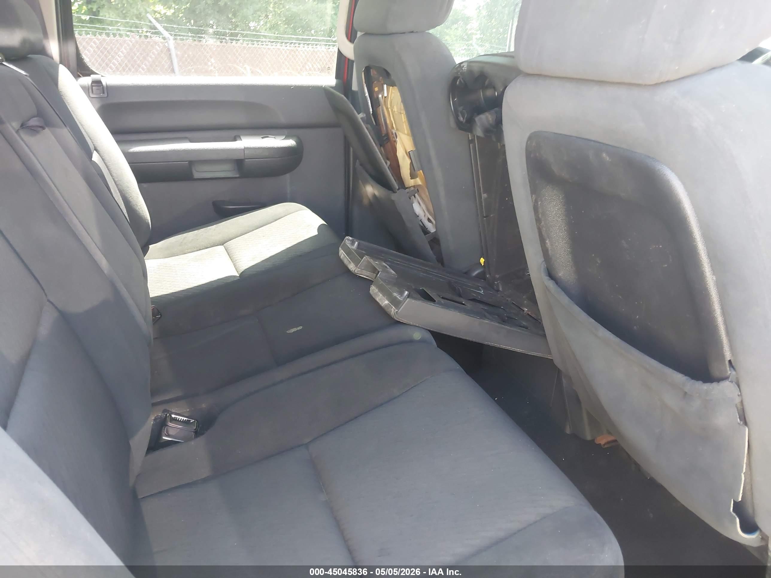 CHEVROLET SILVERADO image 8