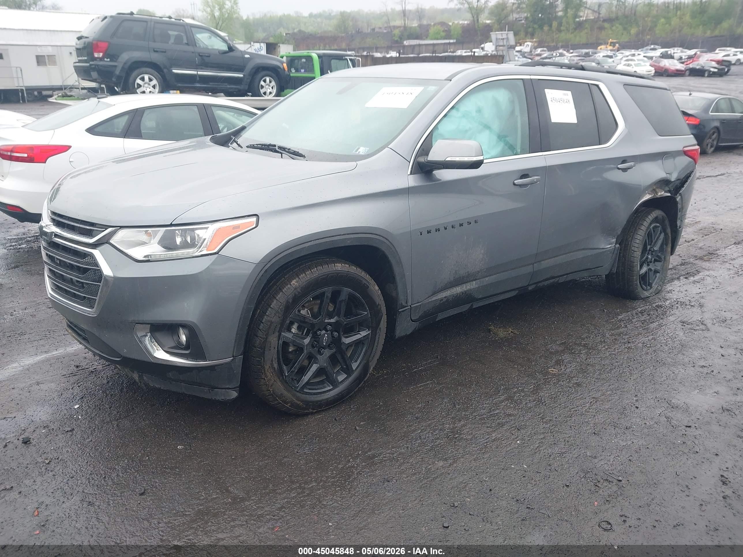 CHEVROLET TRAVERSE image 2