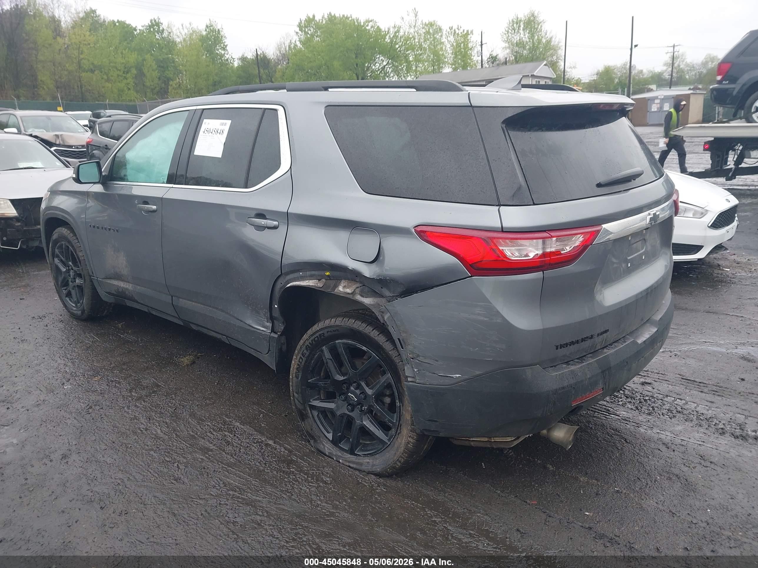 CHEVROLET TRAVERSE image 3