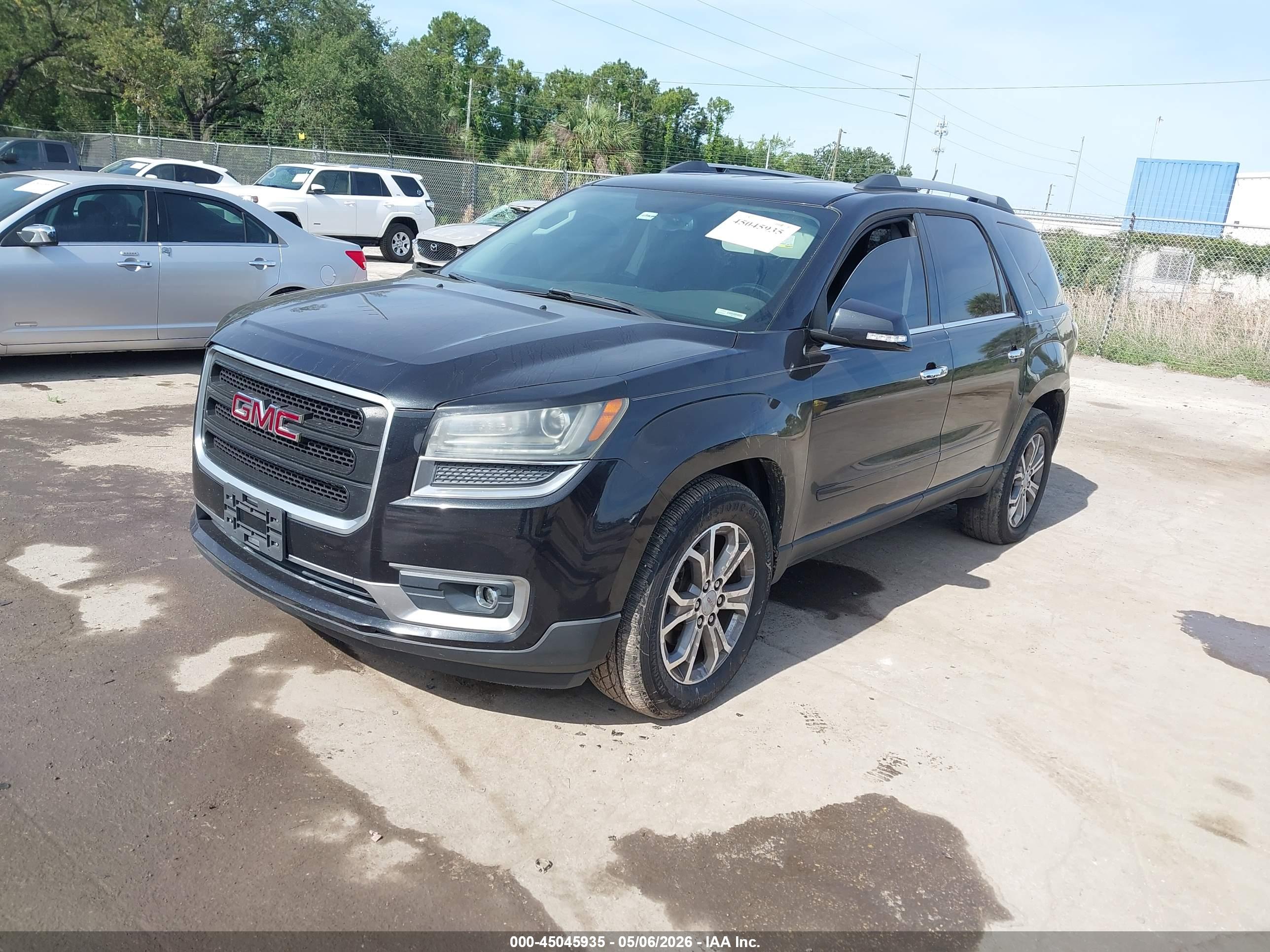 GMC ACADIA image 2