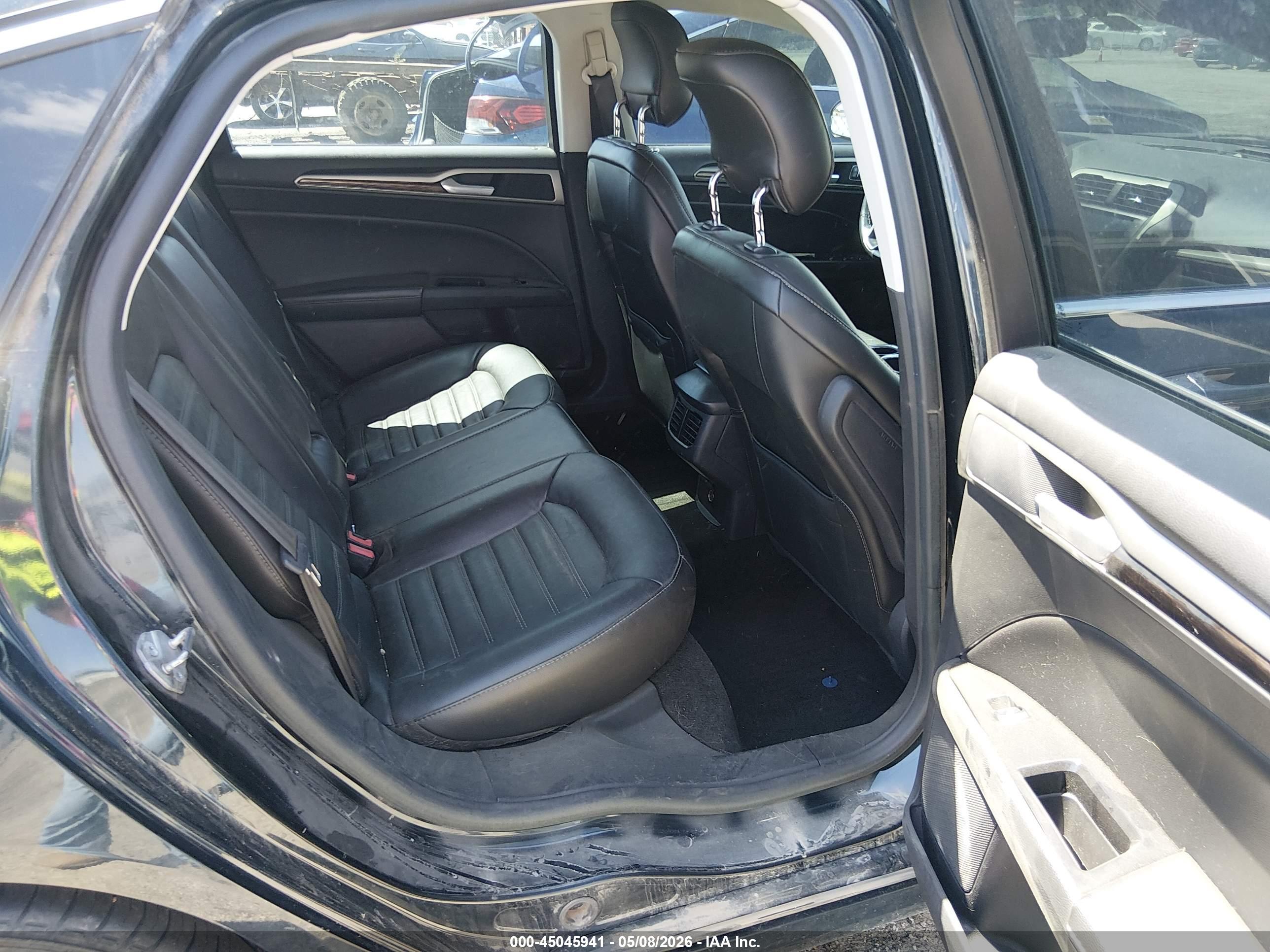 FORD FUSION image 8