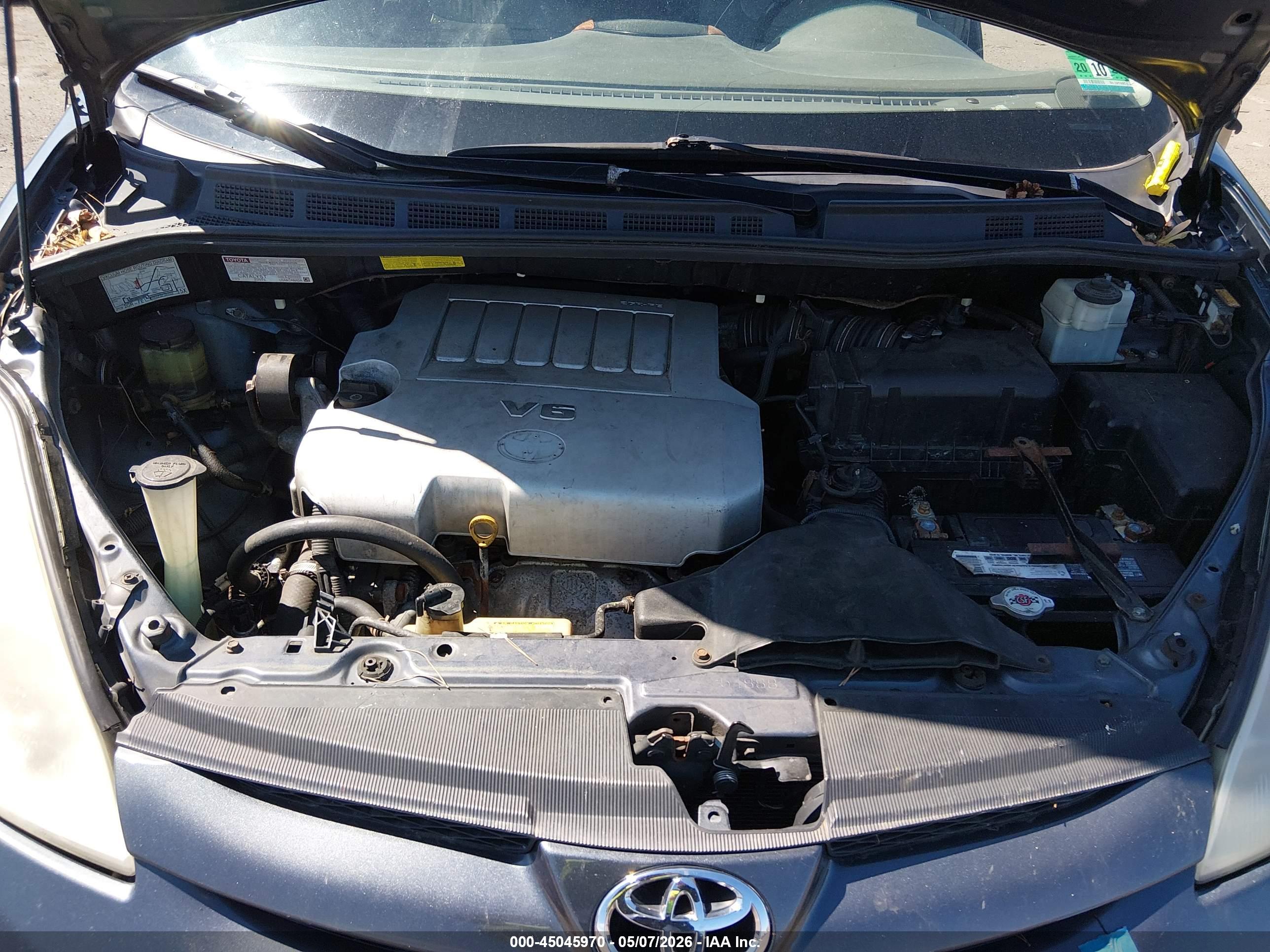 TOYOTA SIENNA image 10