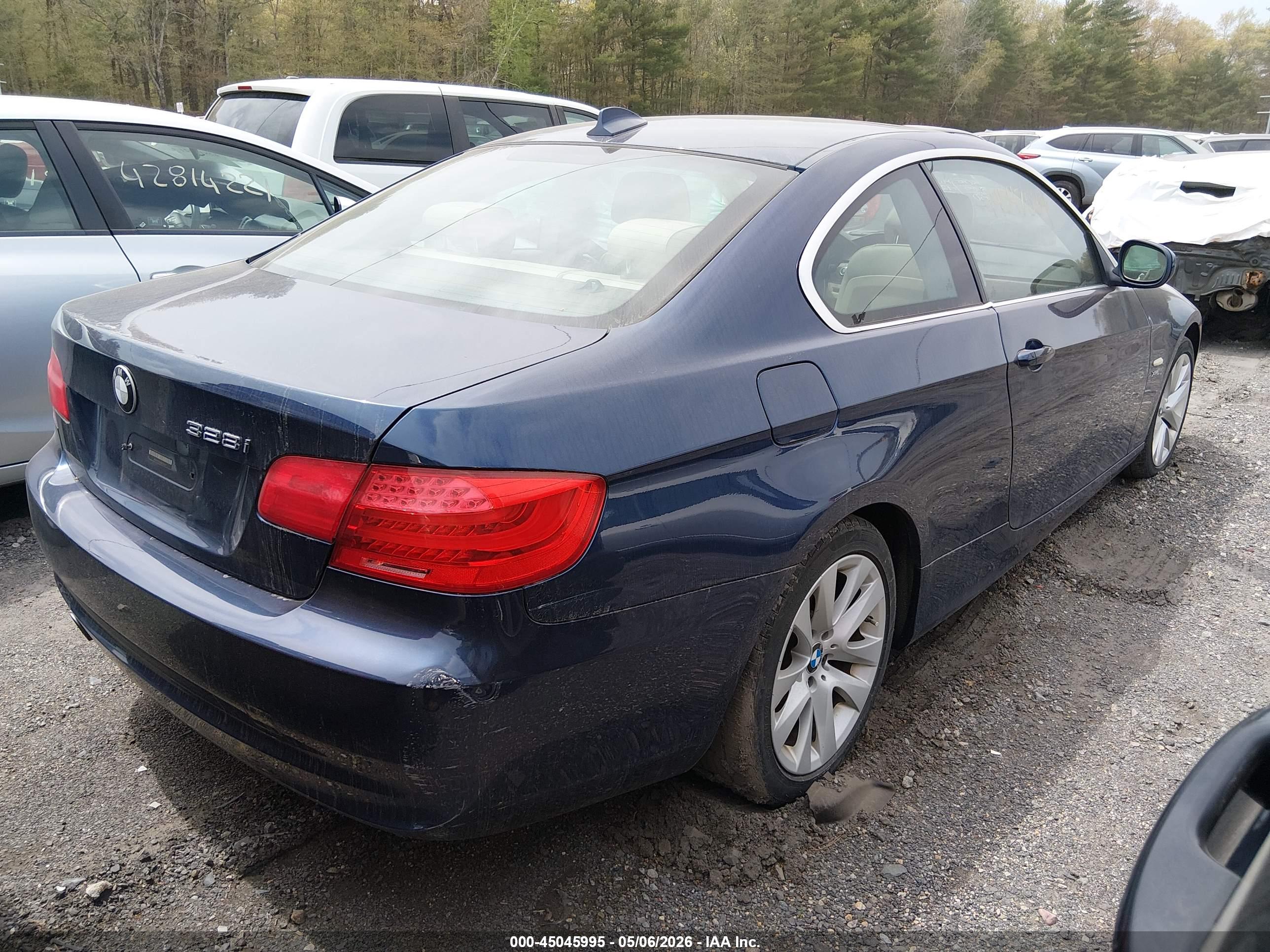 BMW 328I image 4