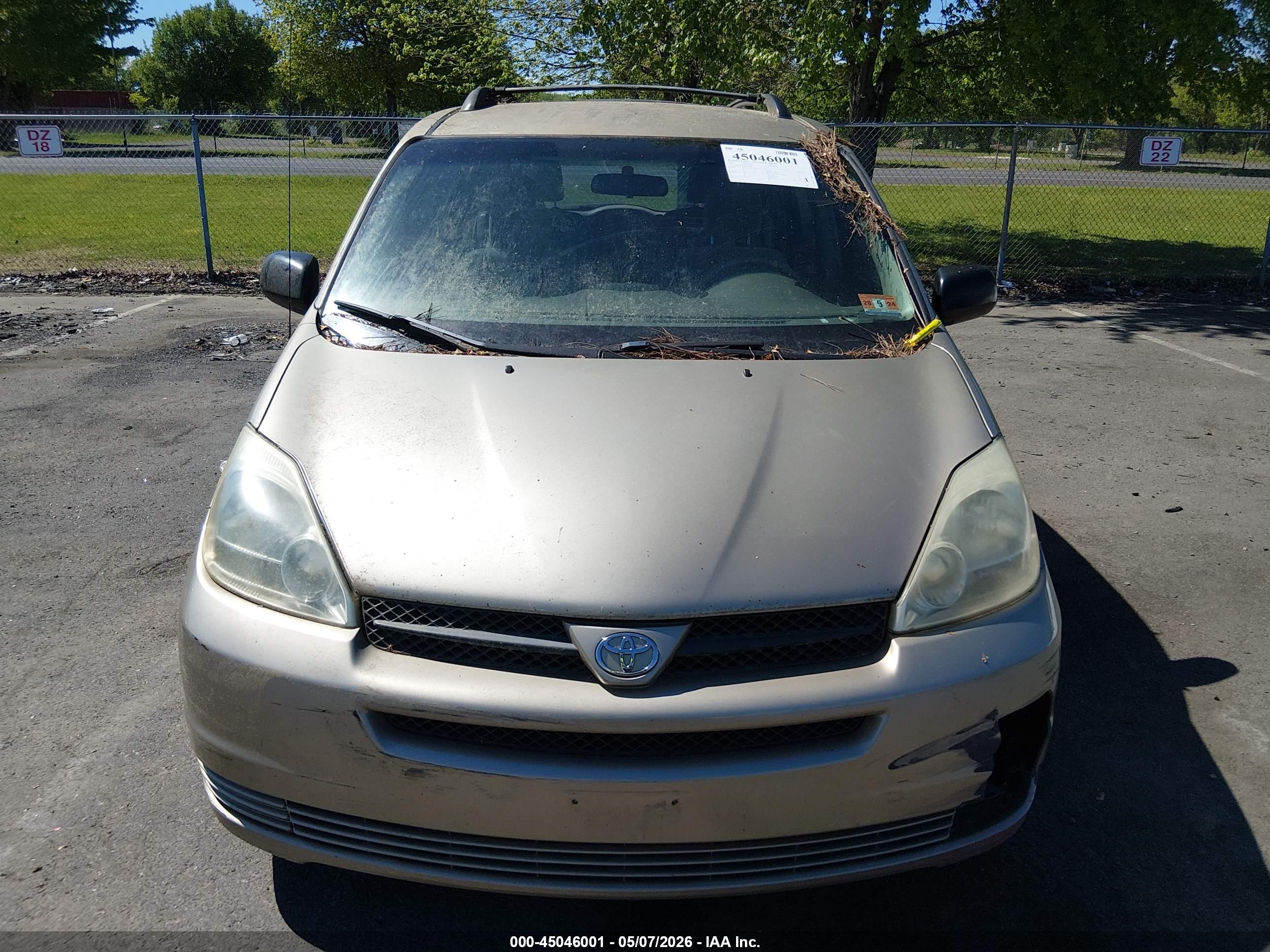 TOYOTA SIENNA image 6