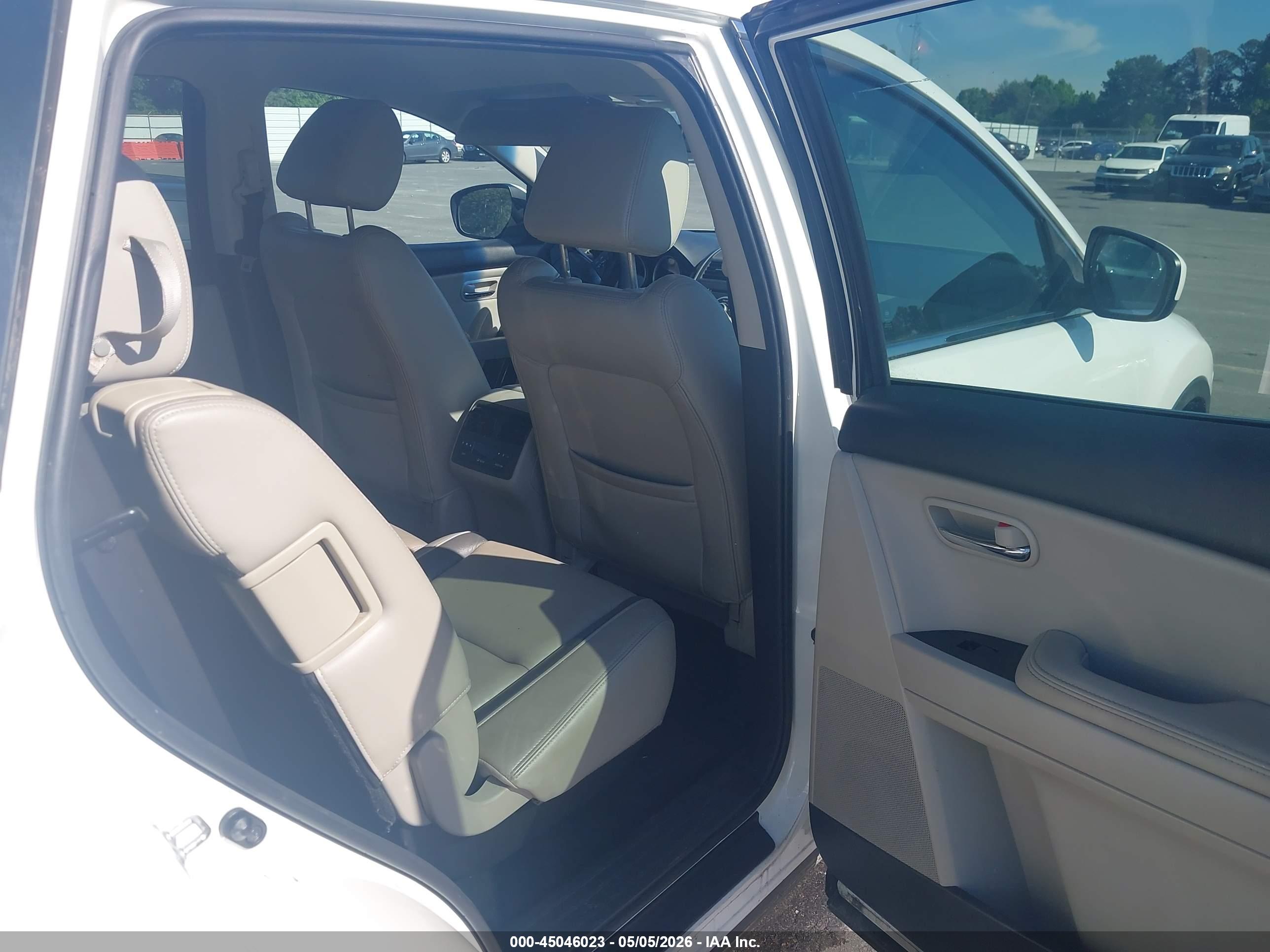 MAZDA CX-9 image 8