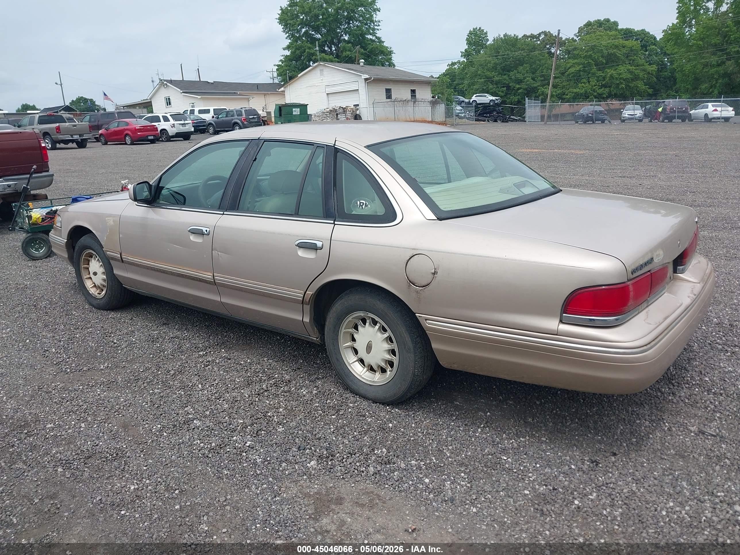 FORD CROWN image 3