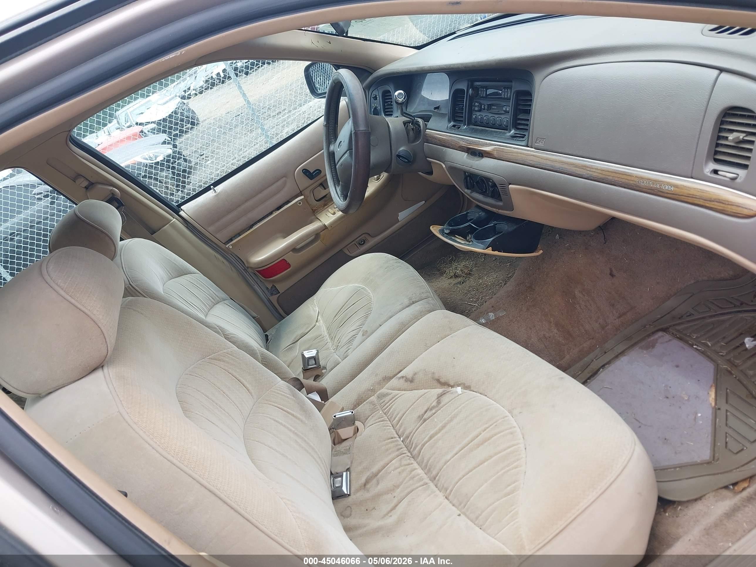 FORD CROWN image 5