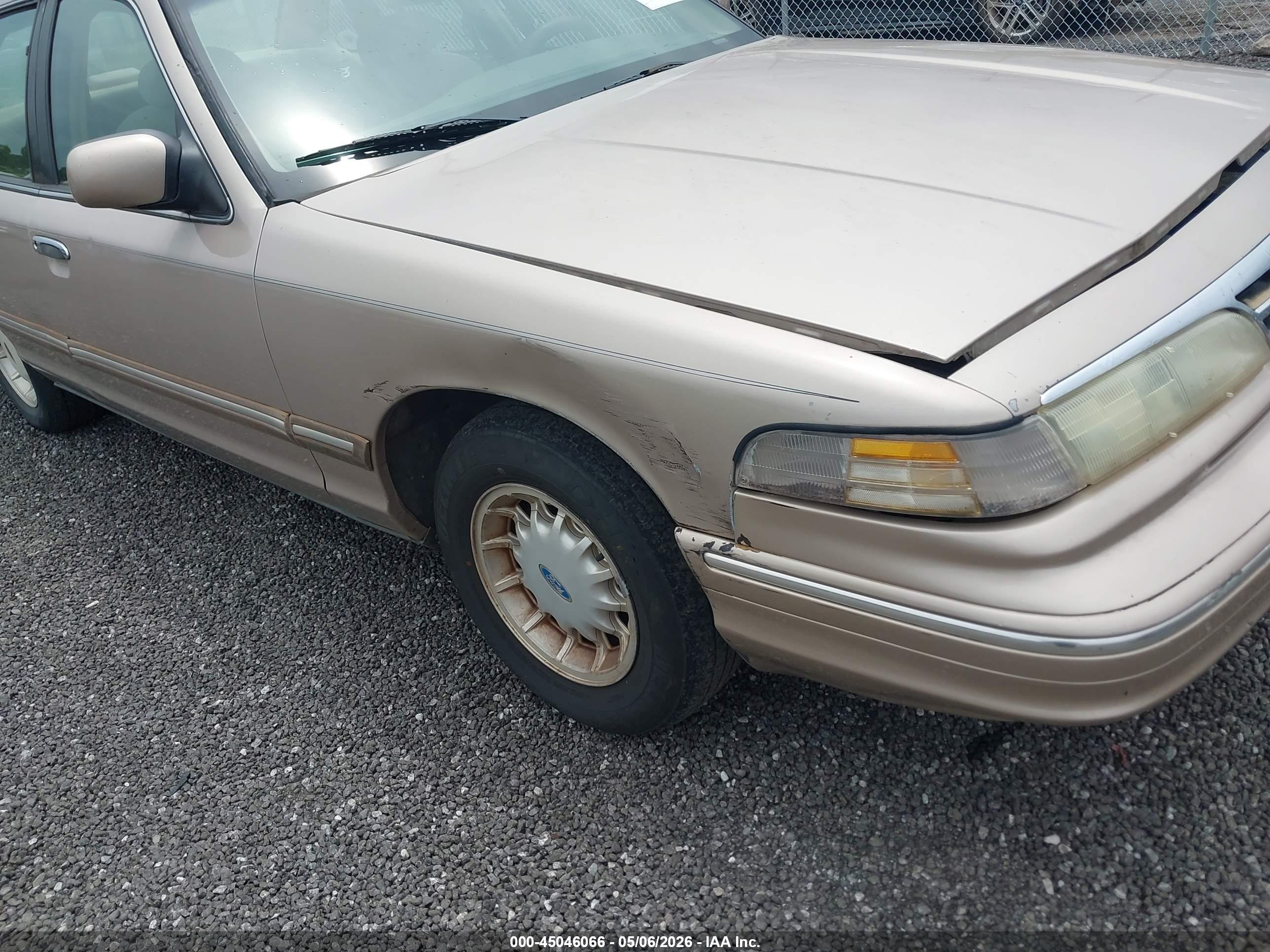 FORD CROWN image 6