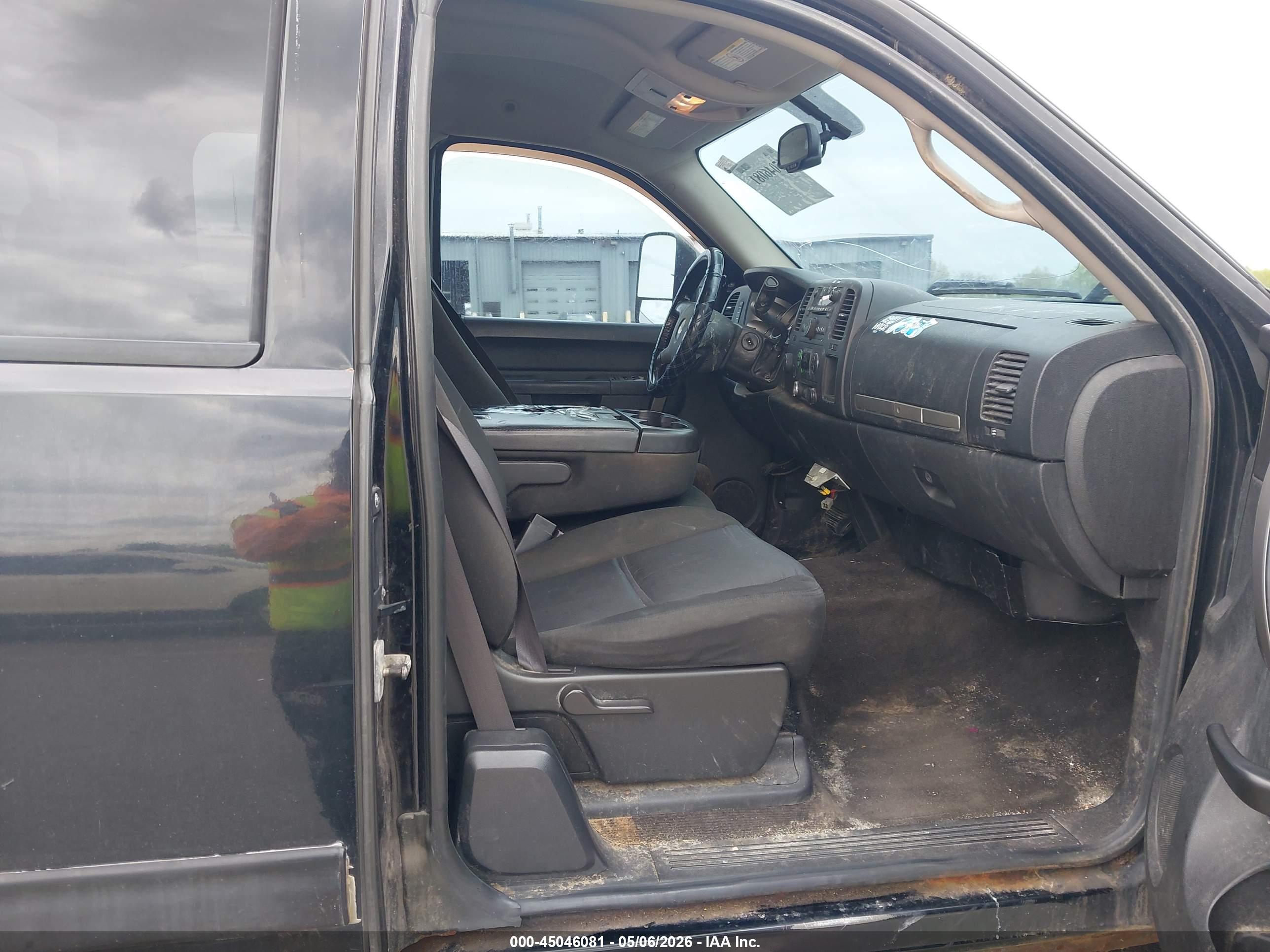 CHEVROLET SILVERADO image 5
