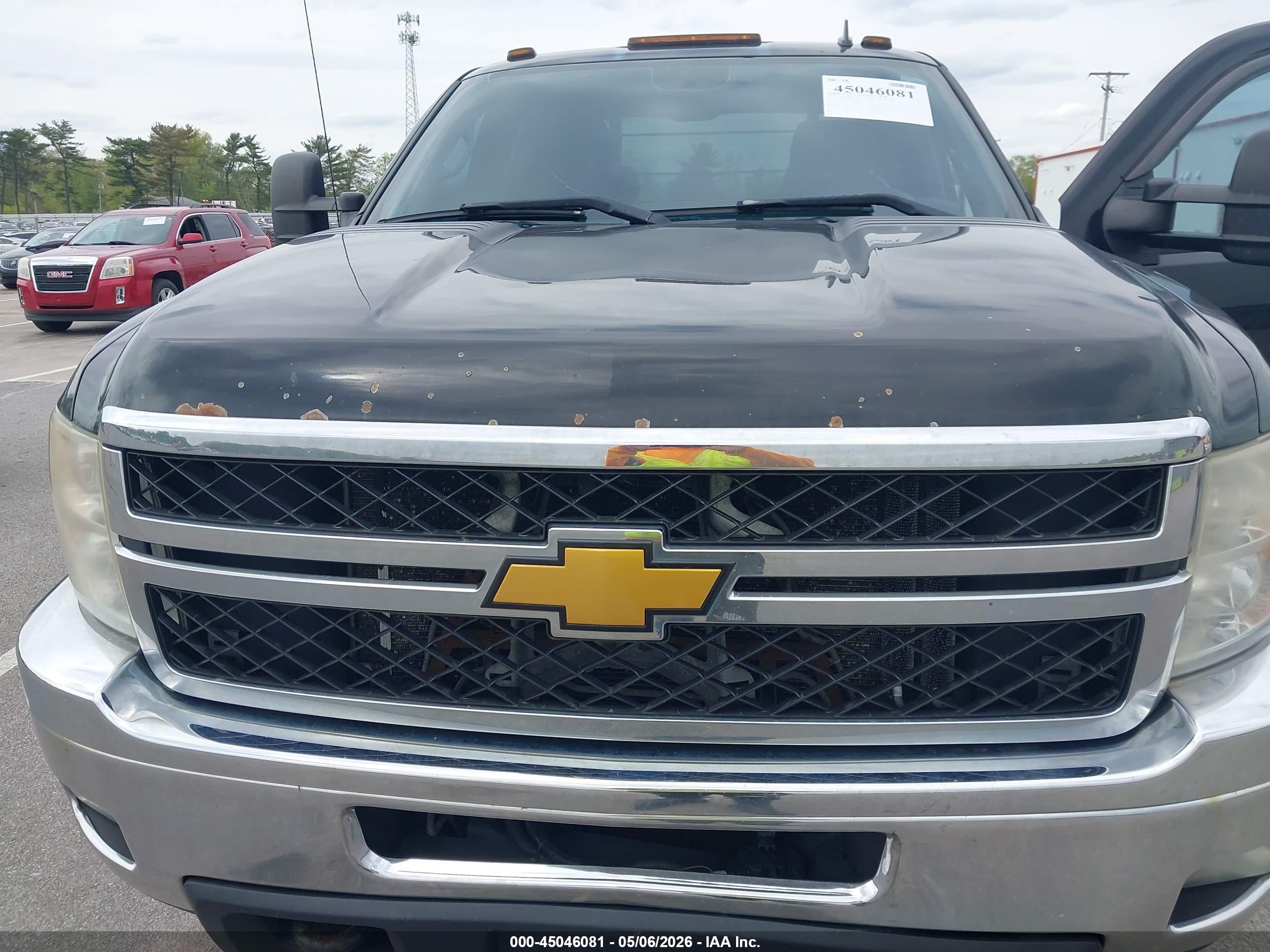 CHEVROLET SILVERADO image 6