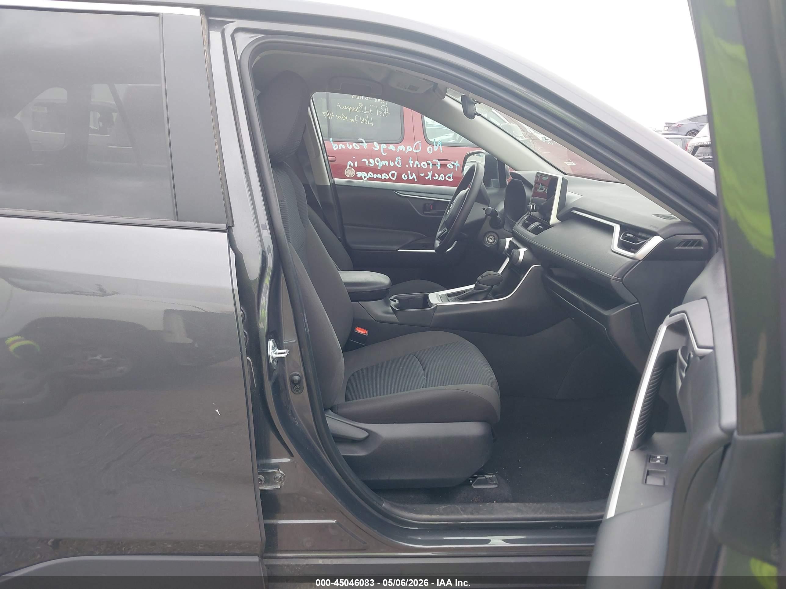 TOYOTA RAV4 image 5