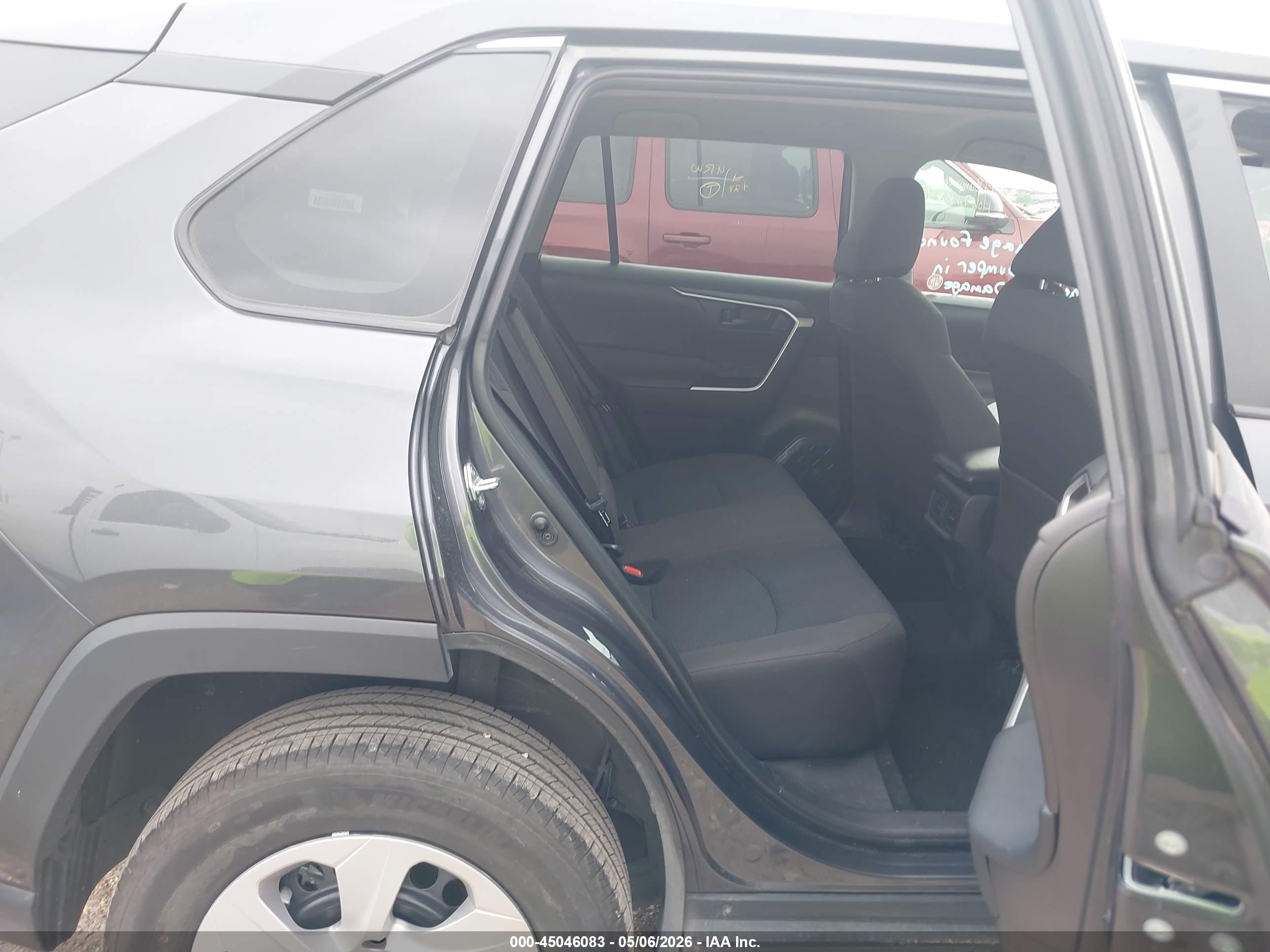 TOYOTA RAV4 image 8