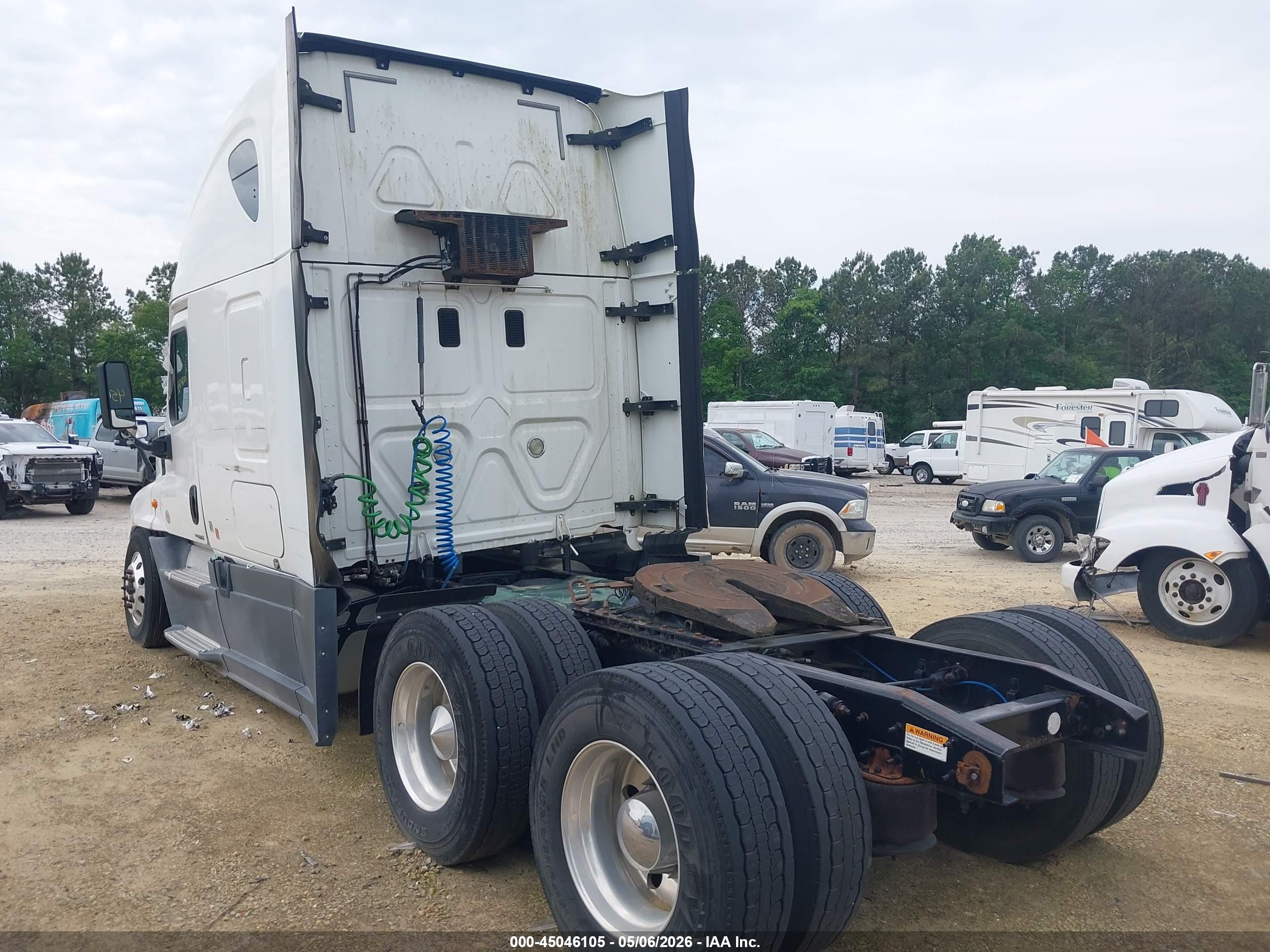 FREIGHTLINER CASCADIA image 3