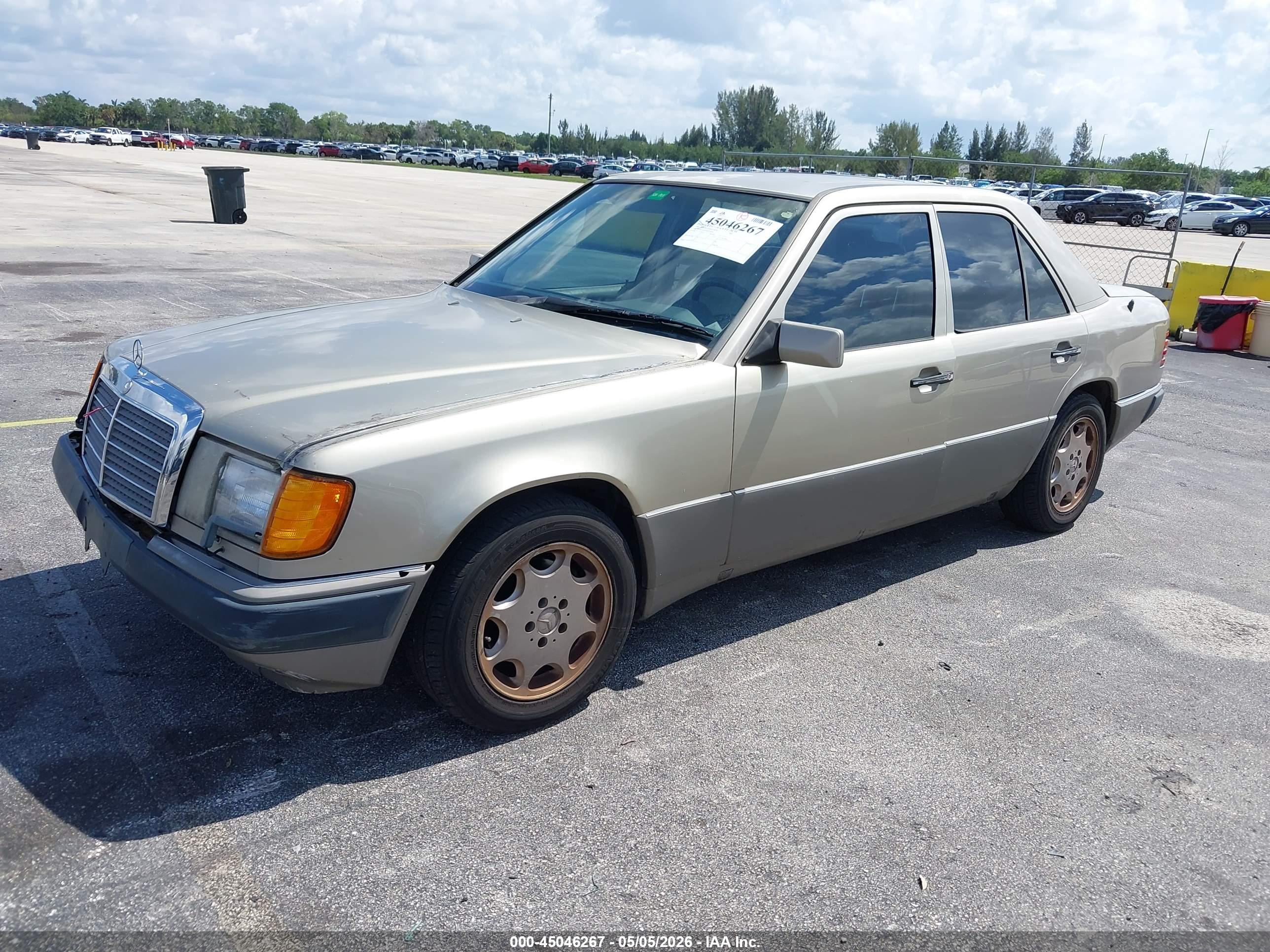 MERCEDES-BENZ 300 image 2