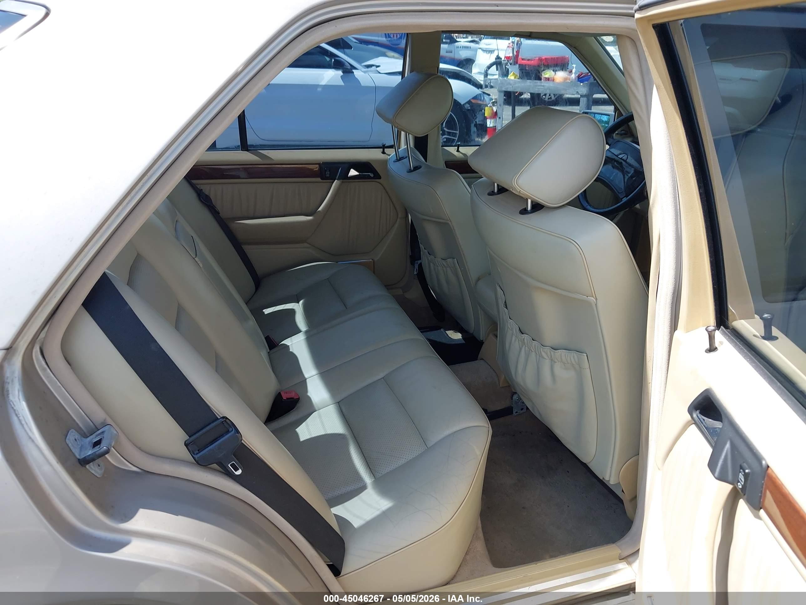 MERCEDES-BENZ 300 image 8