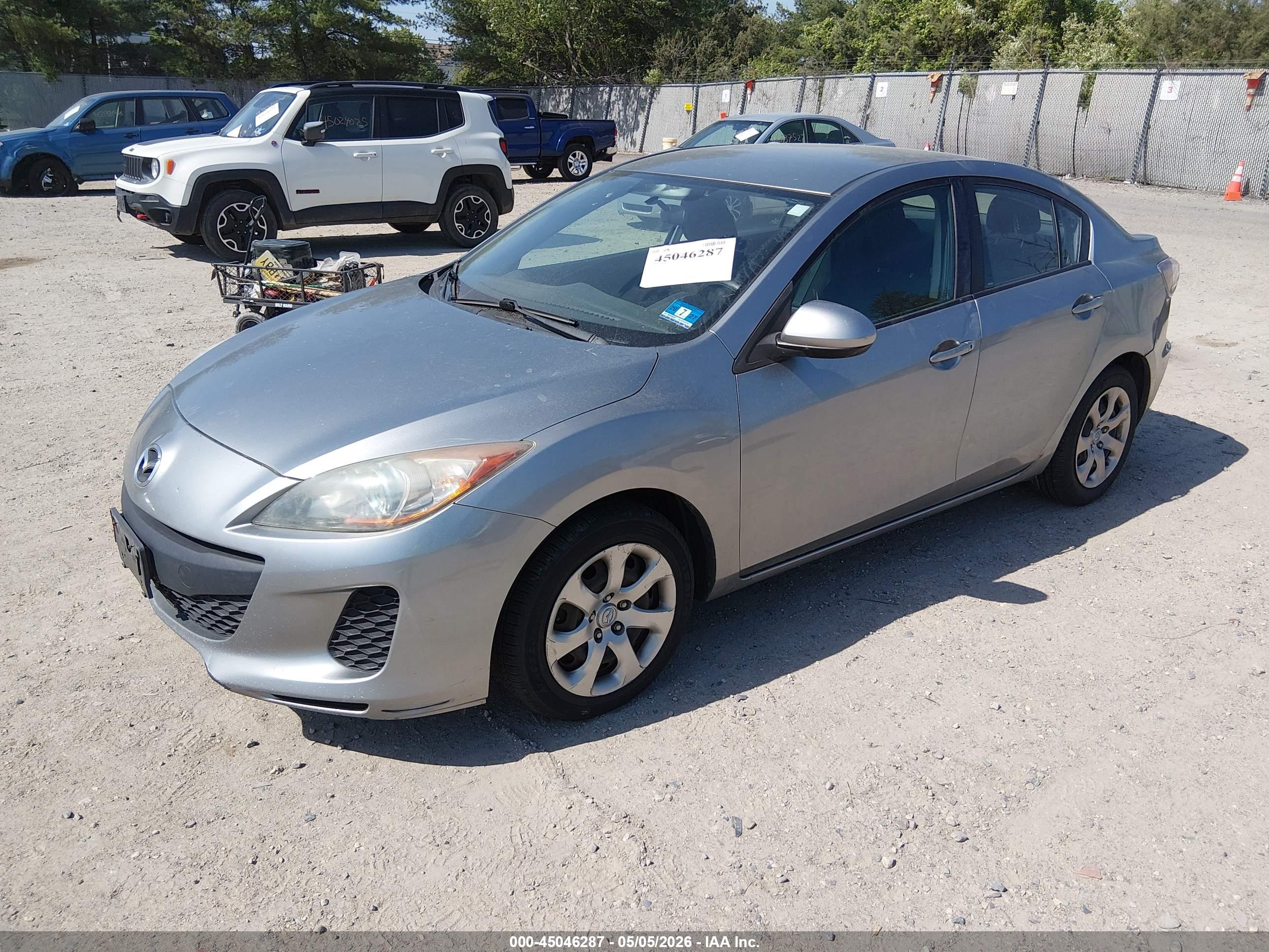 MAZDA MAZDA3 image 2
