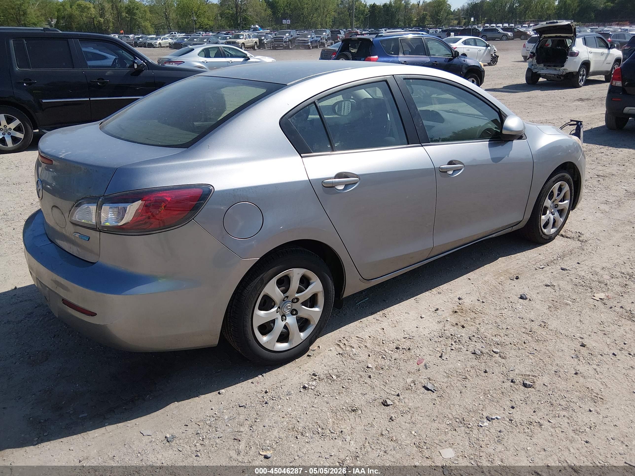 MAZDA MAZDA3 image 4