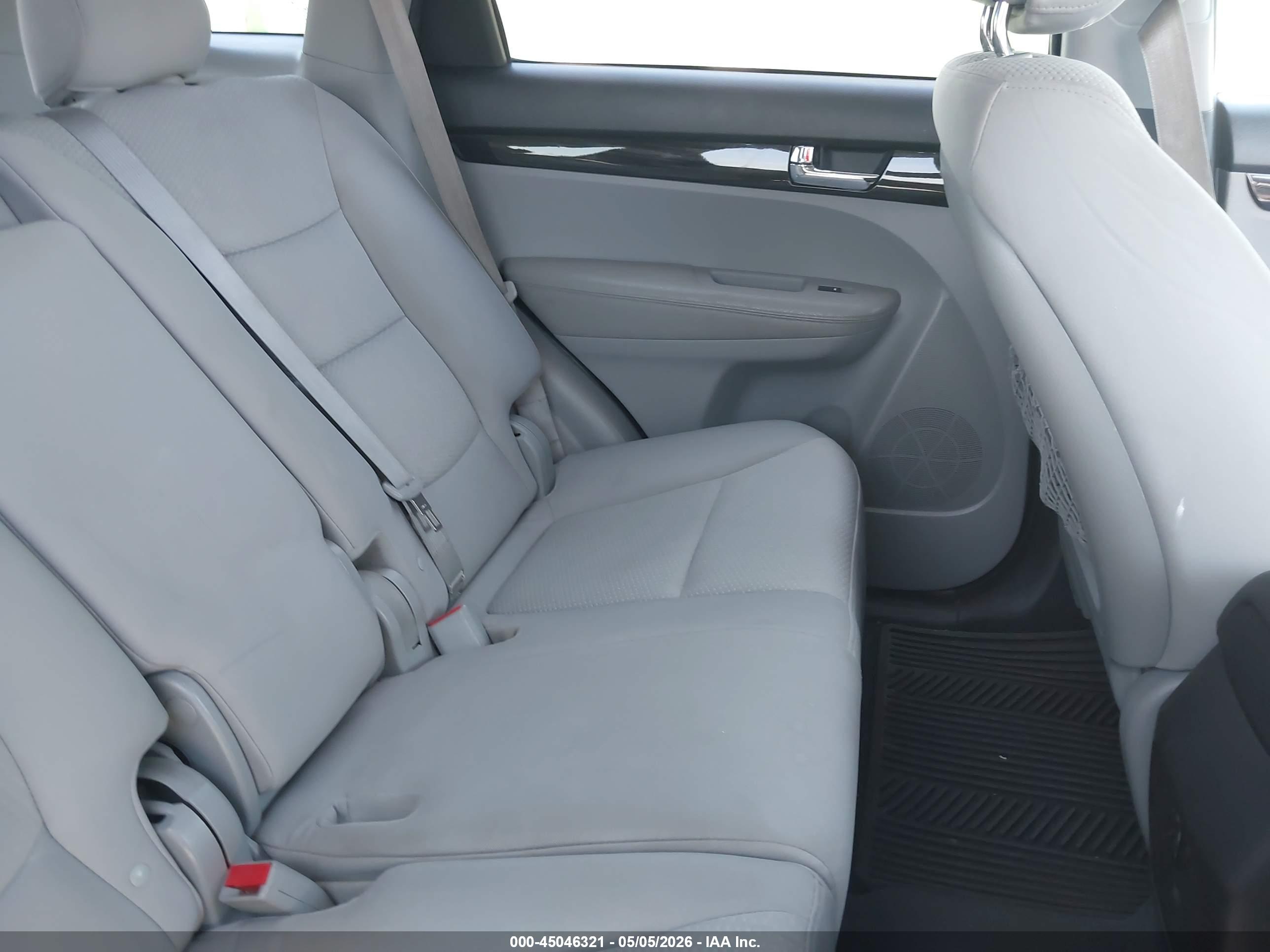 KIA SORENTO image 8
