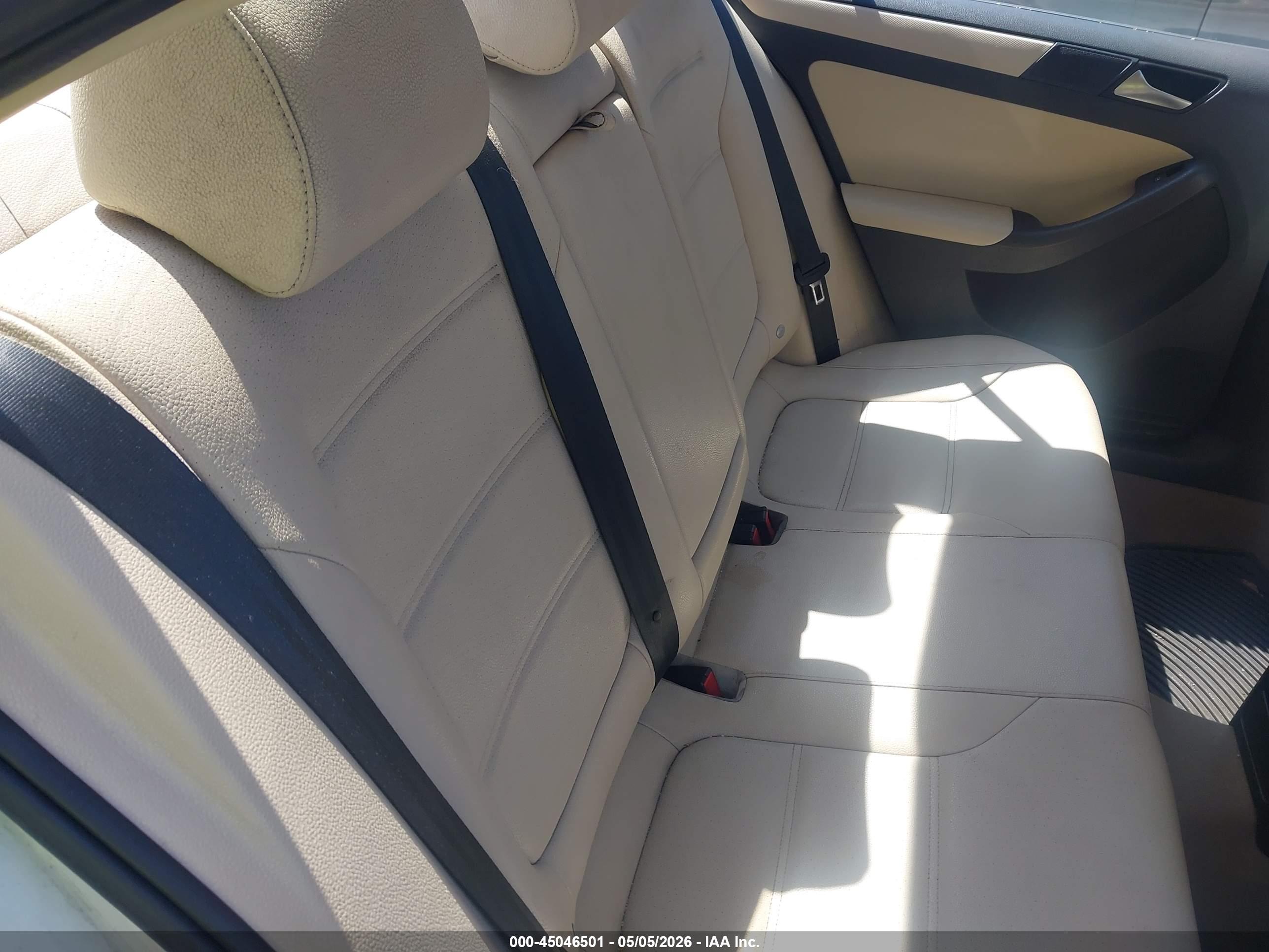 VOLKSWAGEN JETTA image 8