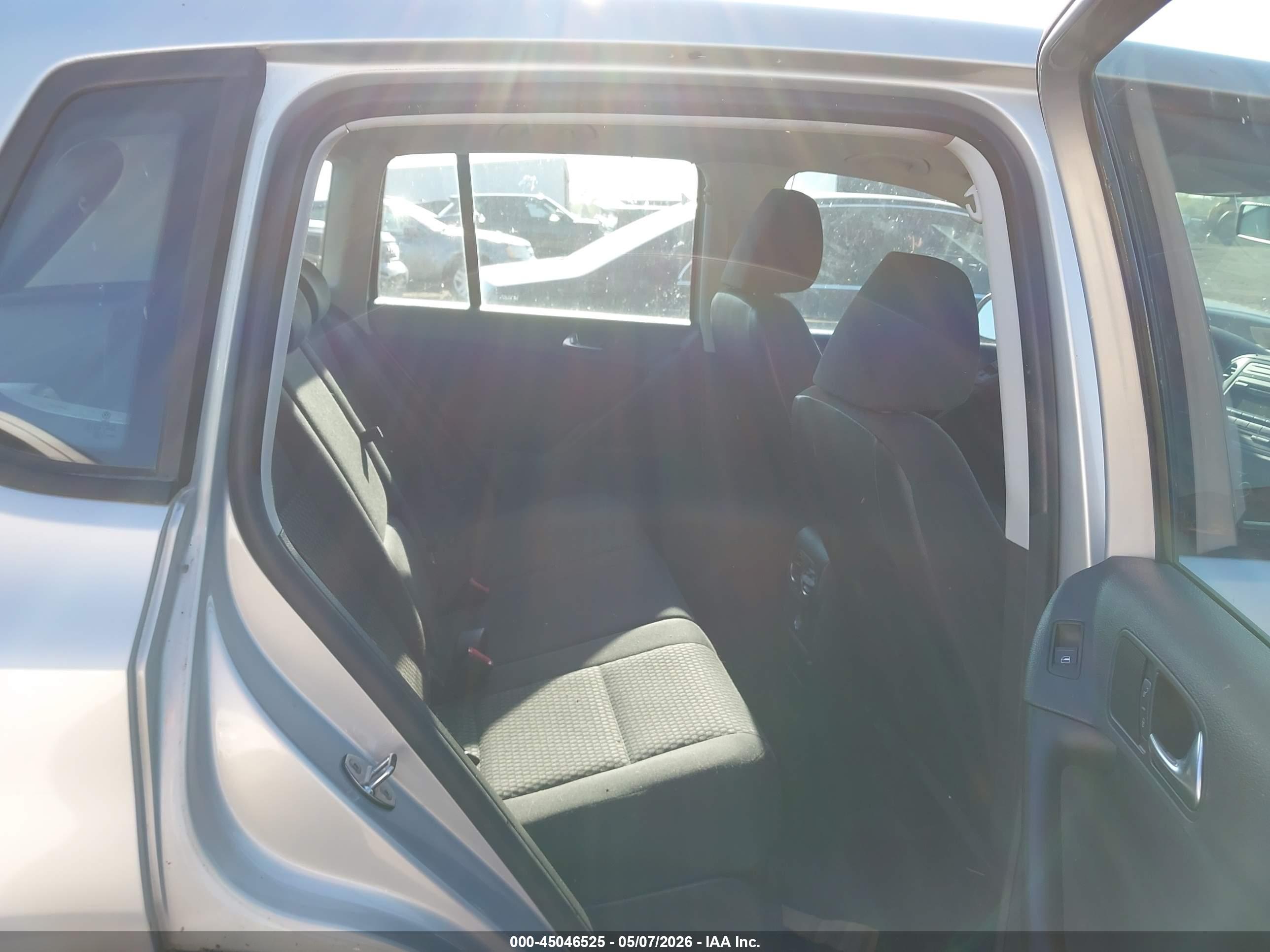 VOLKSWAGEN TIGUAN image 8