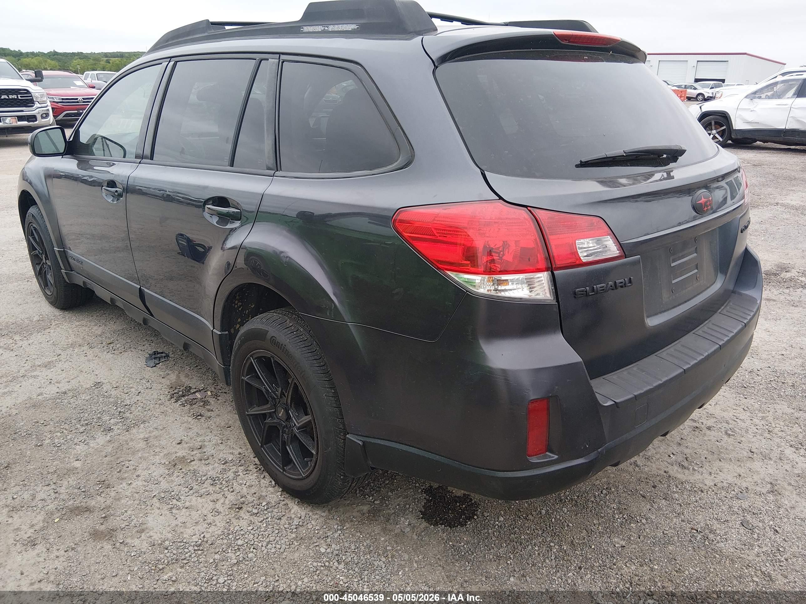 SUBARU OUTBACK image 3