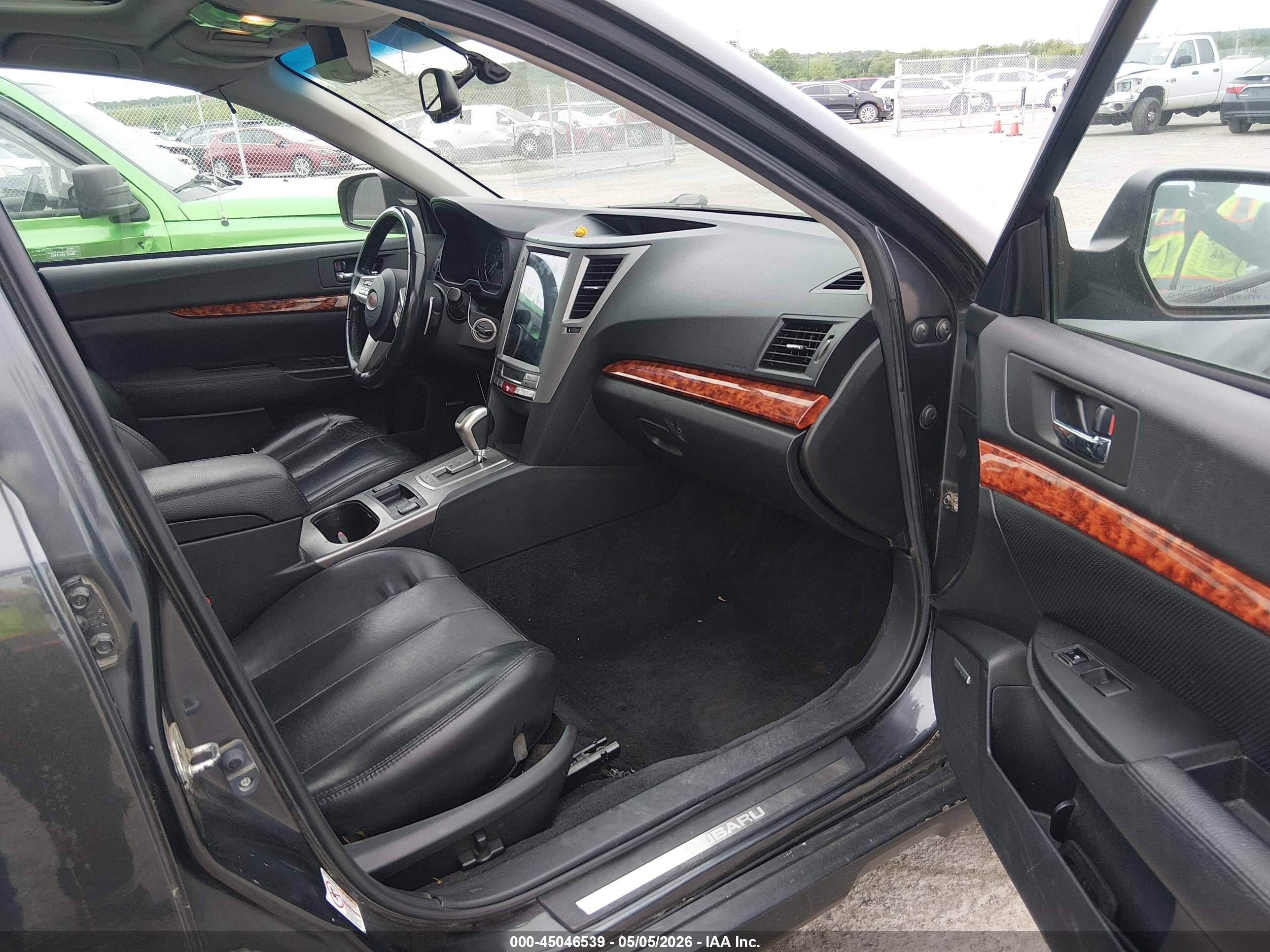 SUBARU OUTBACK image 5