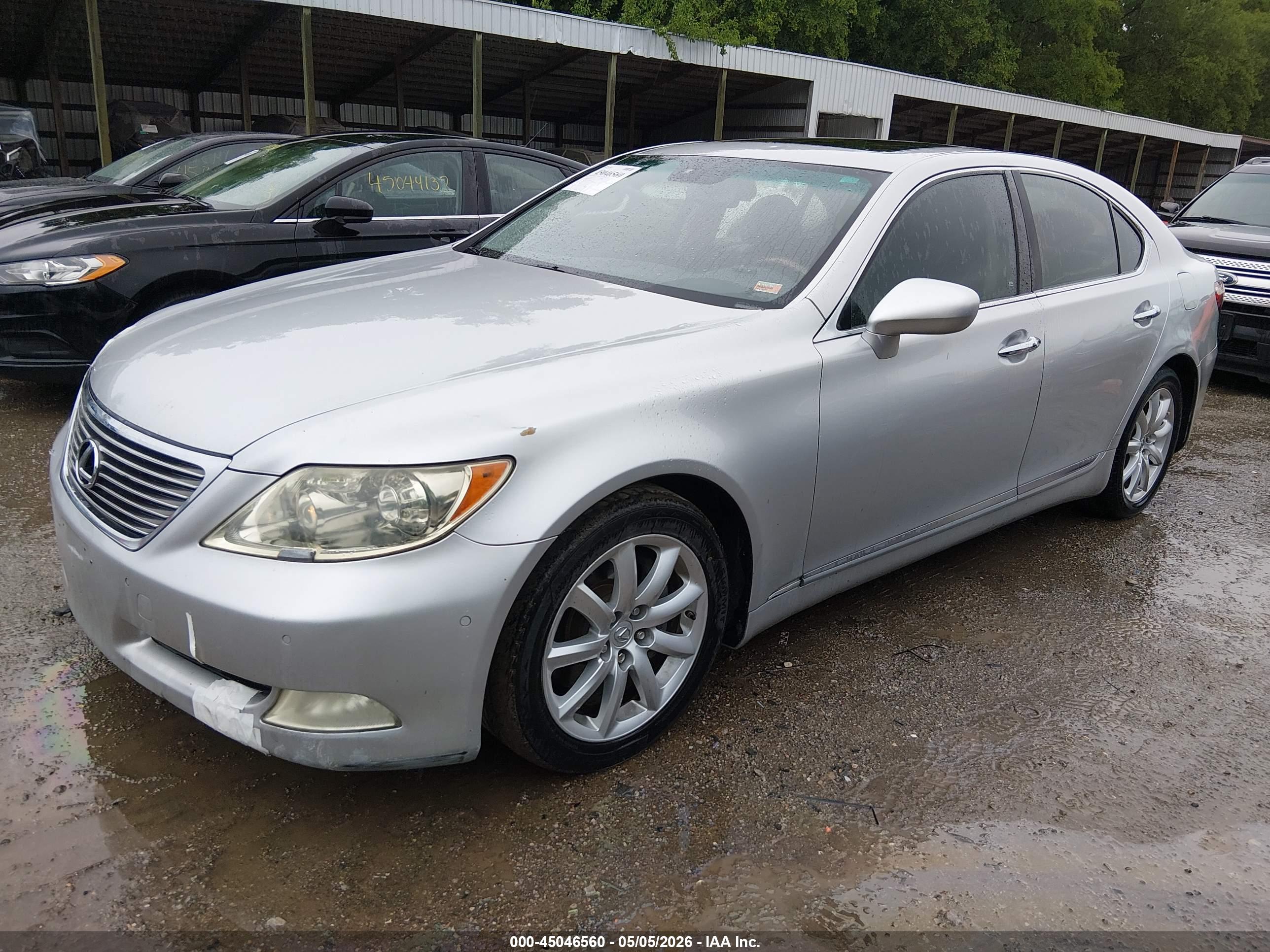 LEXUS LS image 2