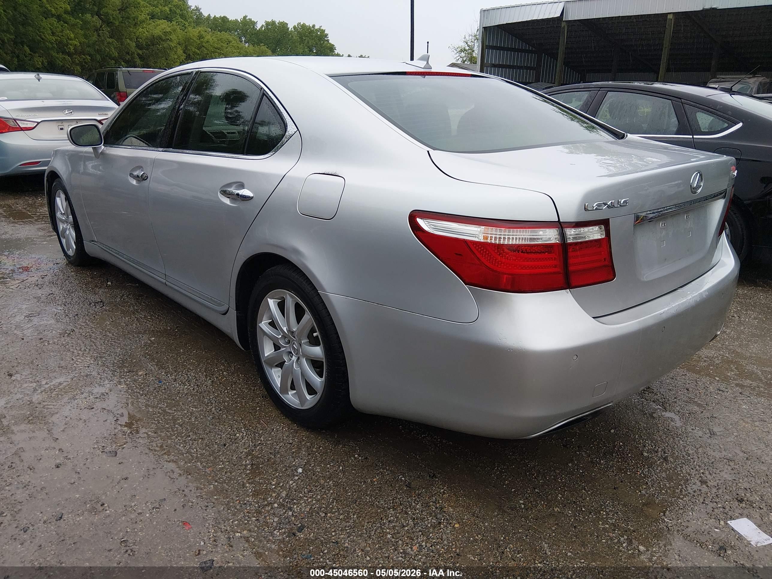 LEXUS LS image 3