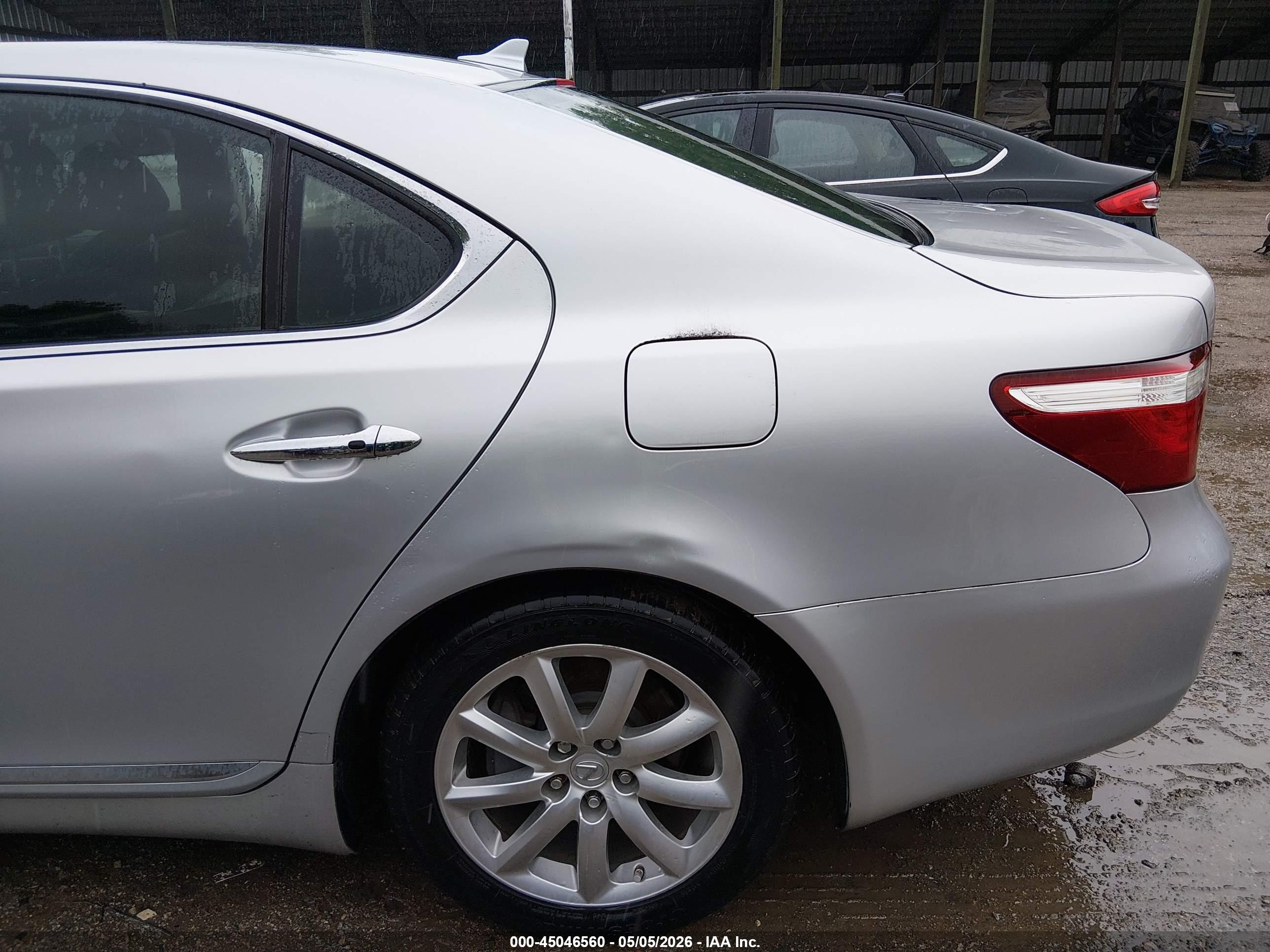 LEXUS LS image 6