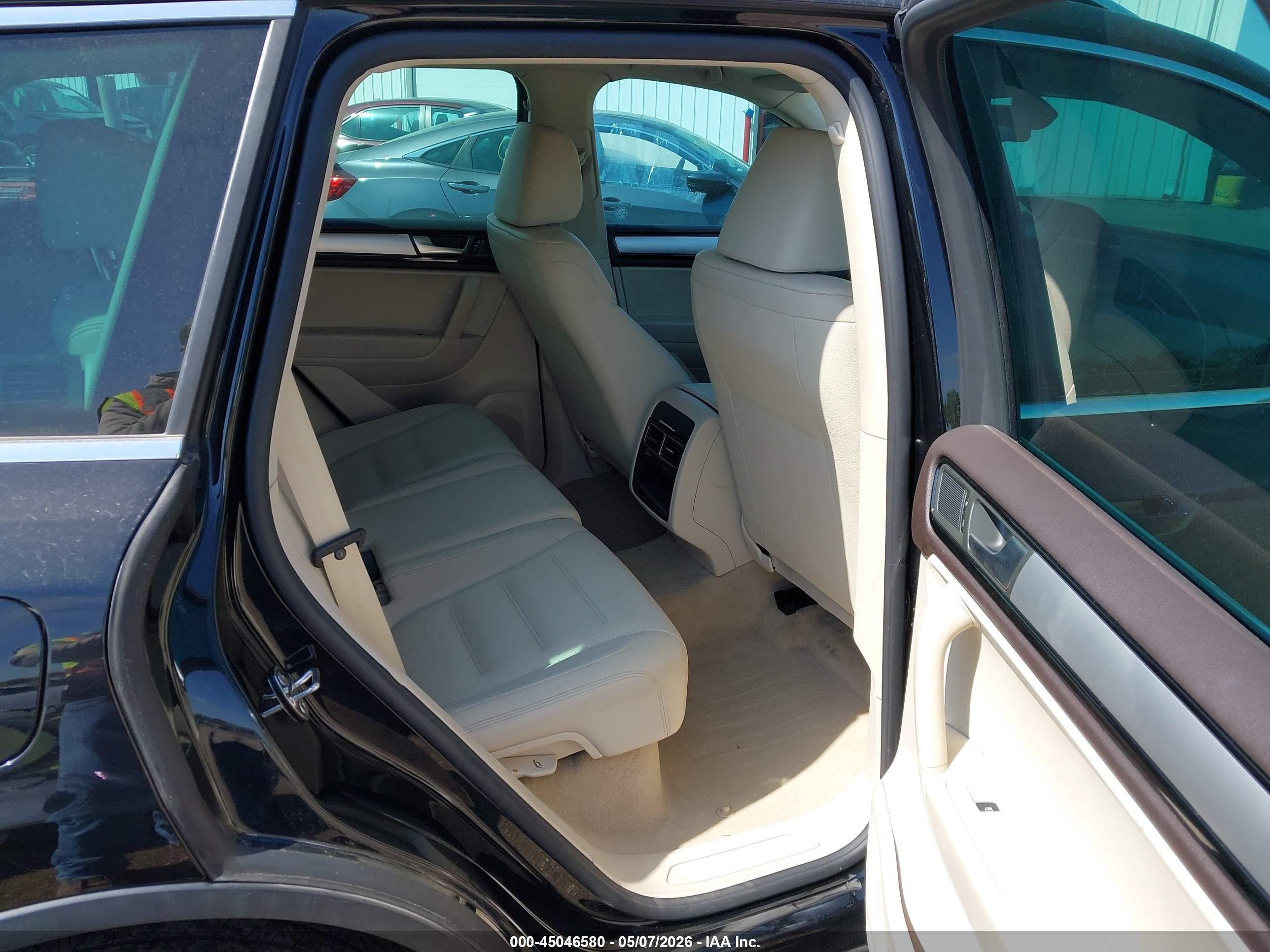 VOLKSWAGEN TOUAREG image 8