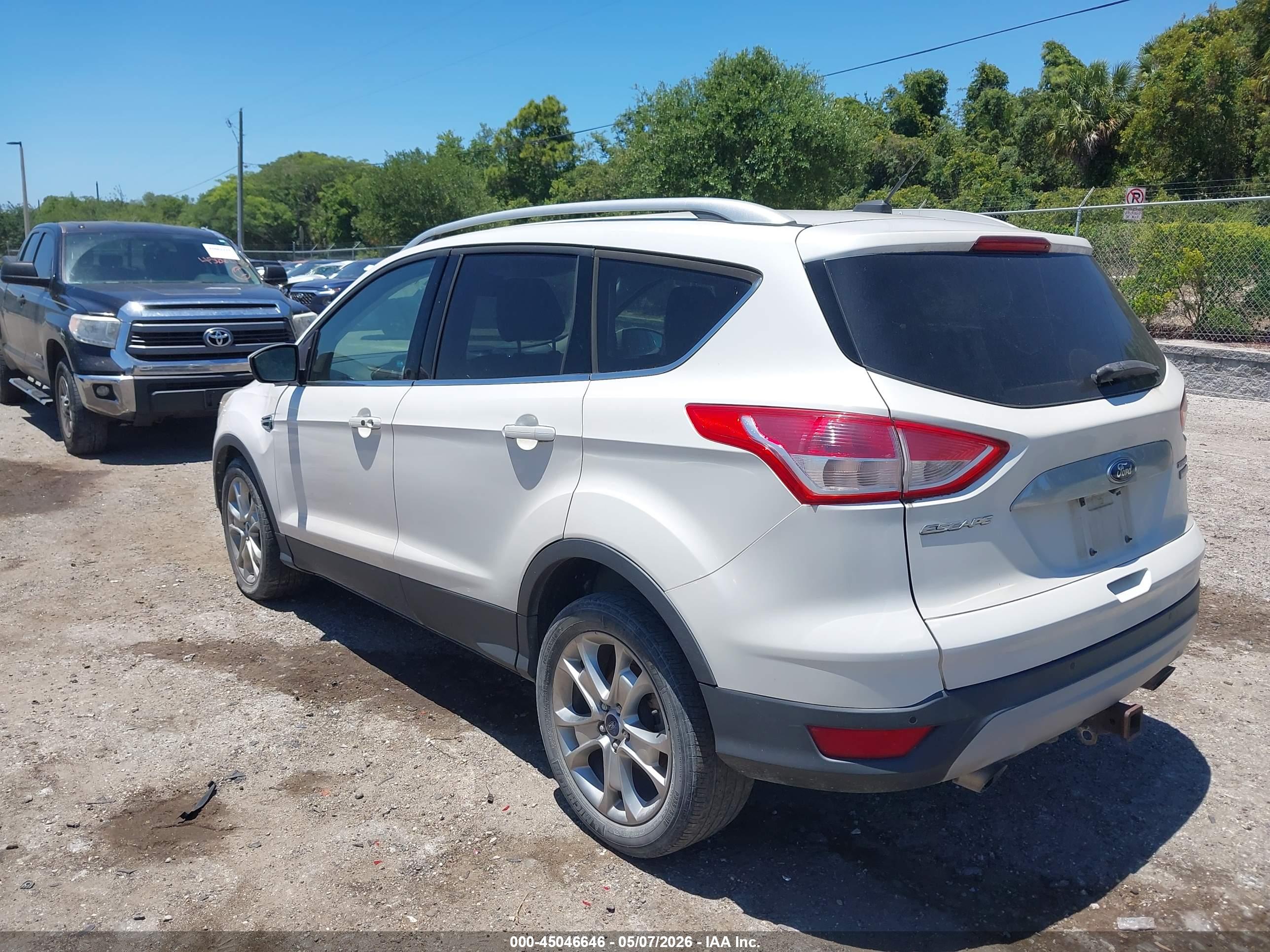 FORD ESCAPE image 3