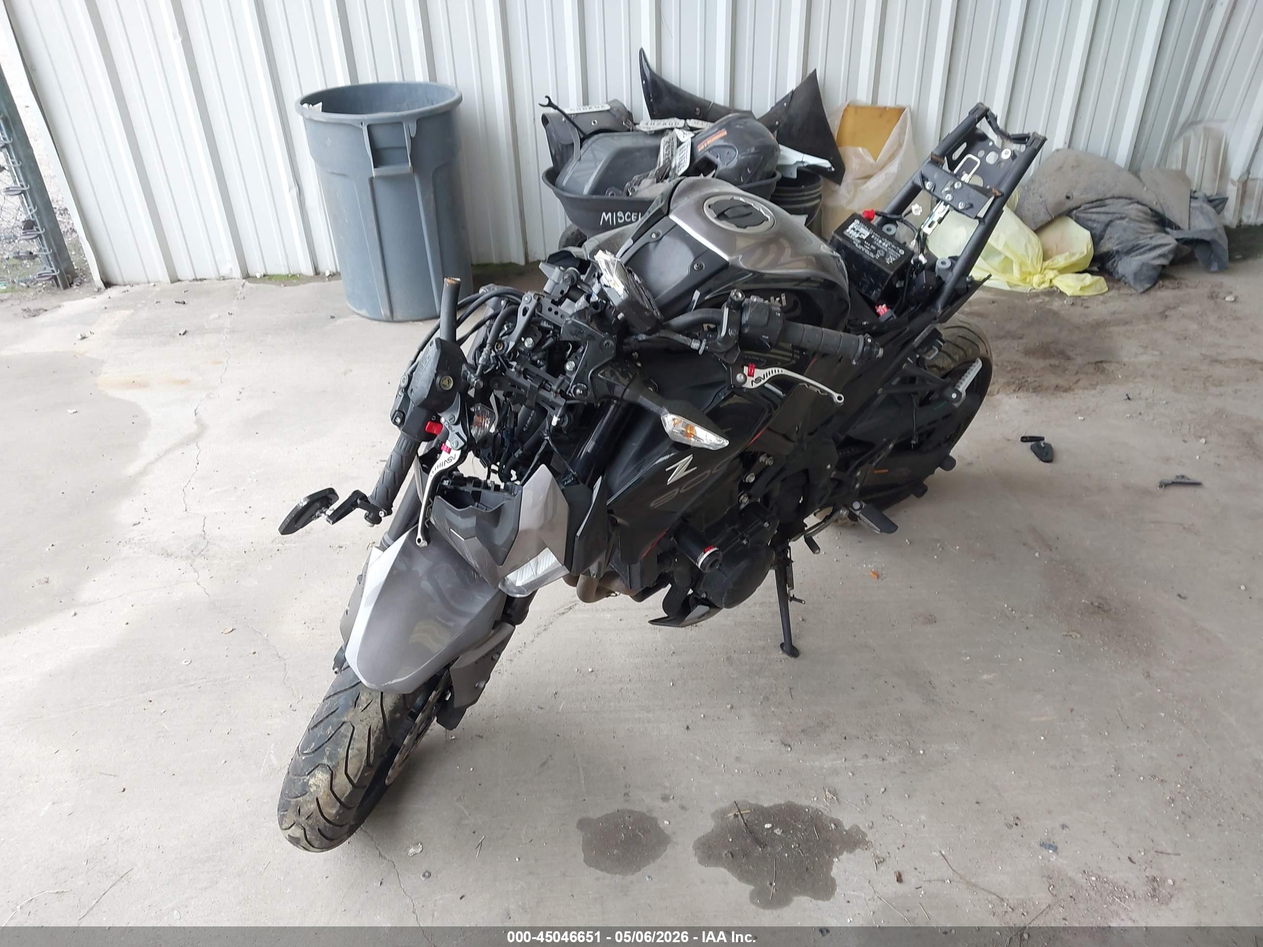 KAWASAKI ZR900 image 2