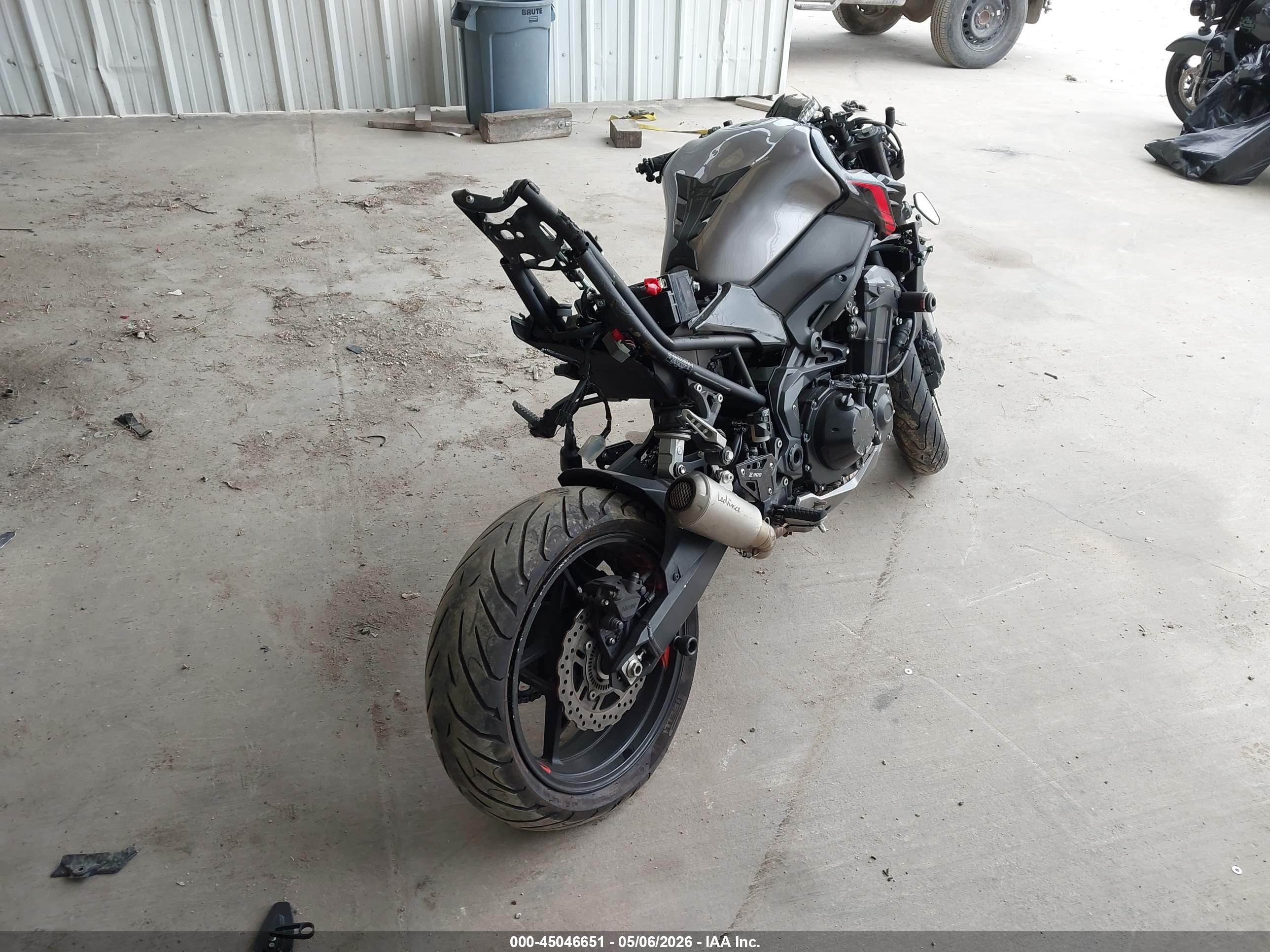 KAWASAKI ZR900 image 4