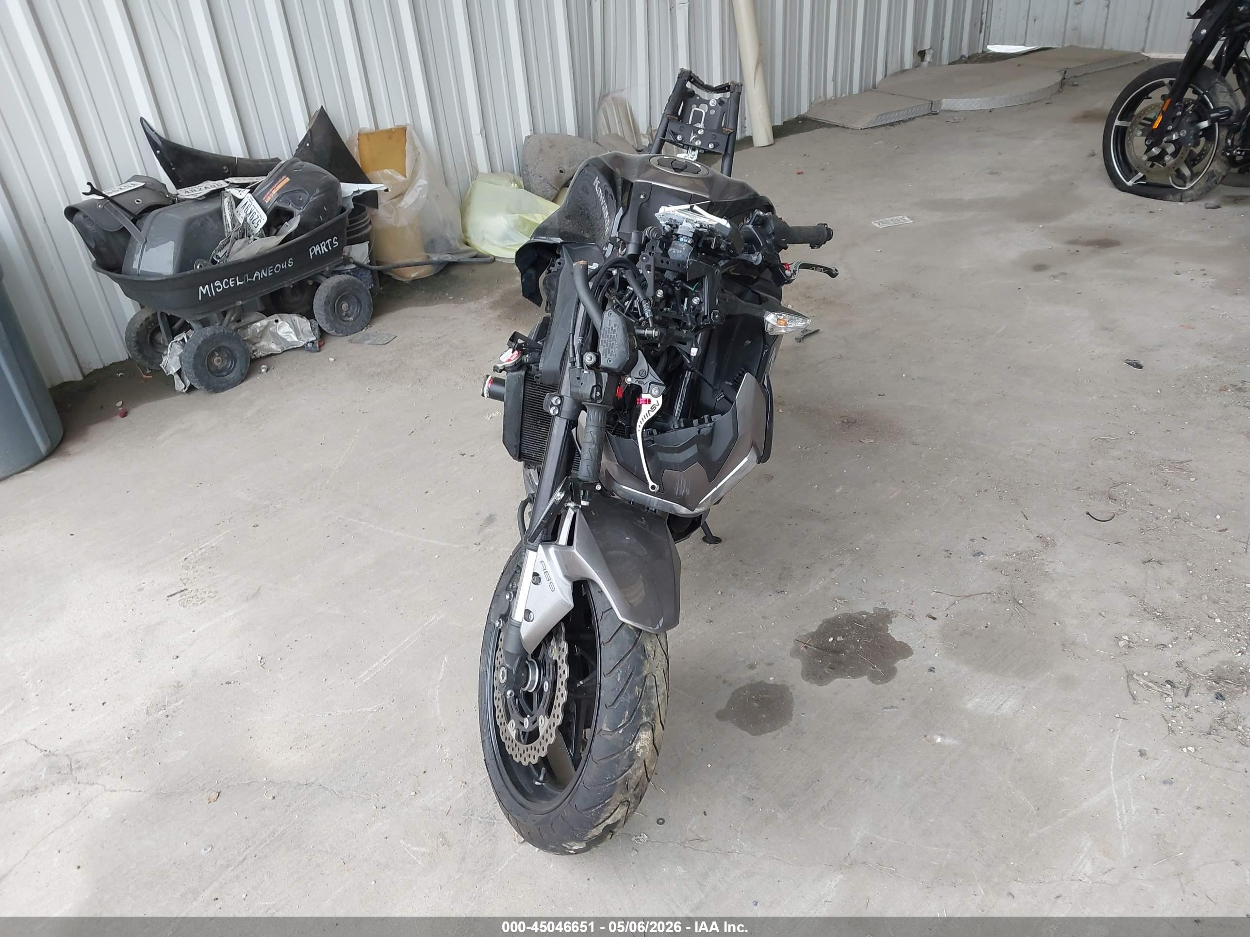 KAWASAKI ZR900 image 5