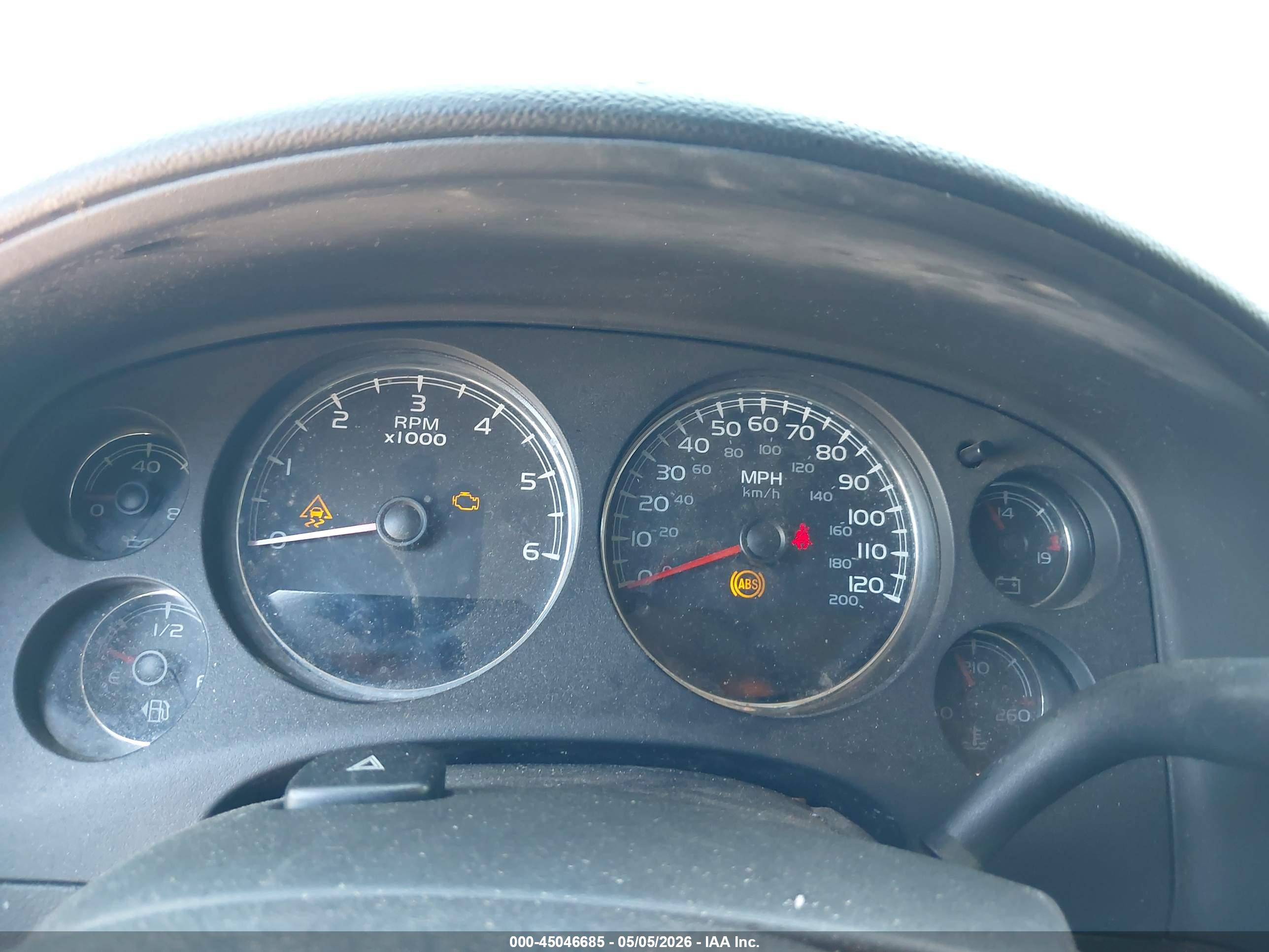 CHEVROLET SUBURBAN image 7