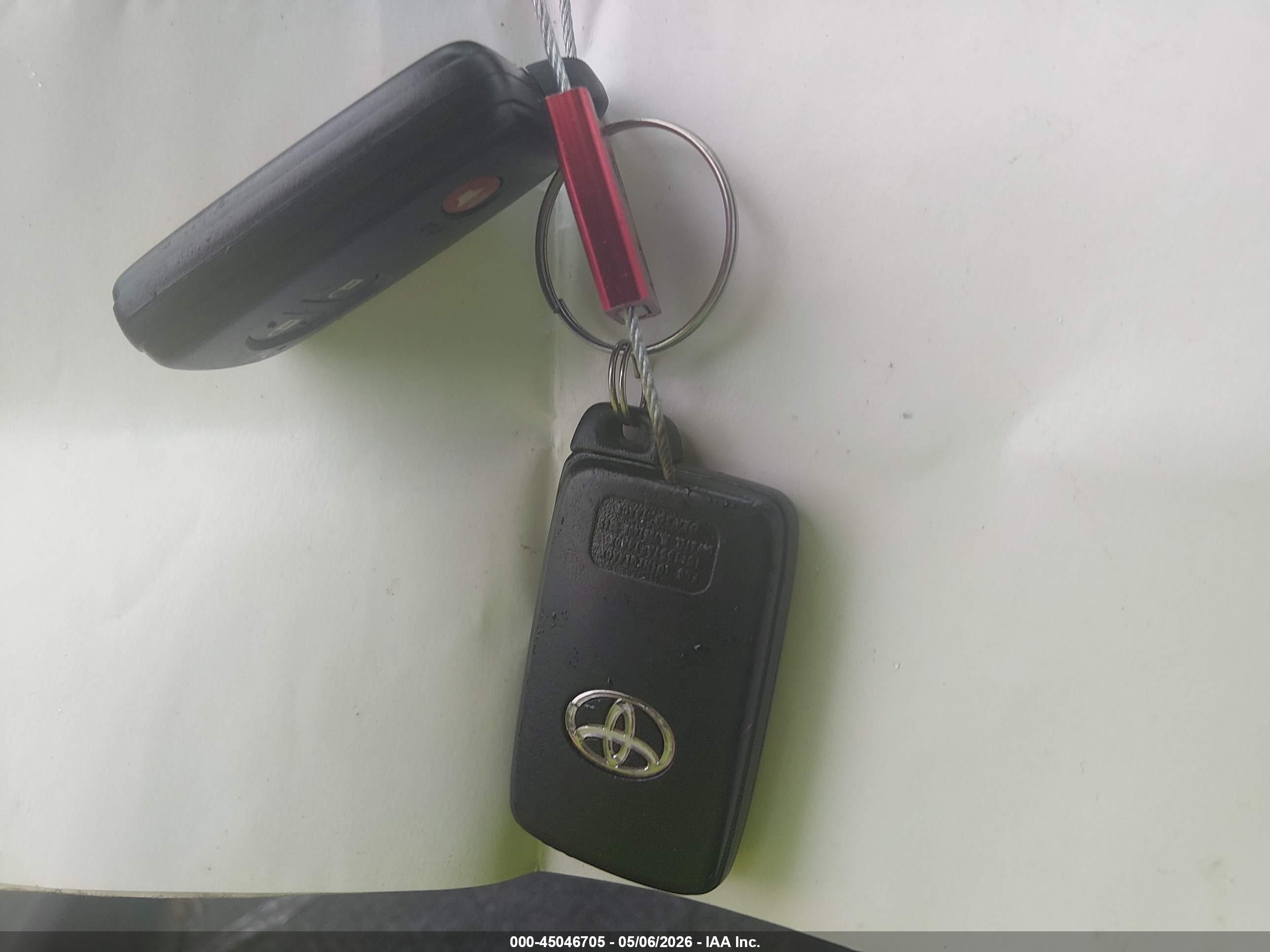 TOYOTA PRIUS image 11