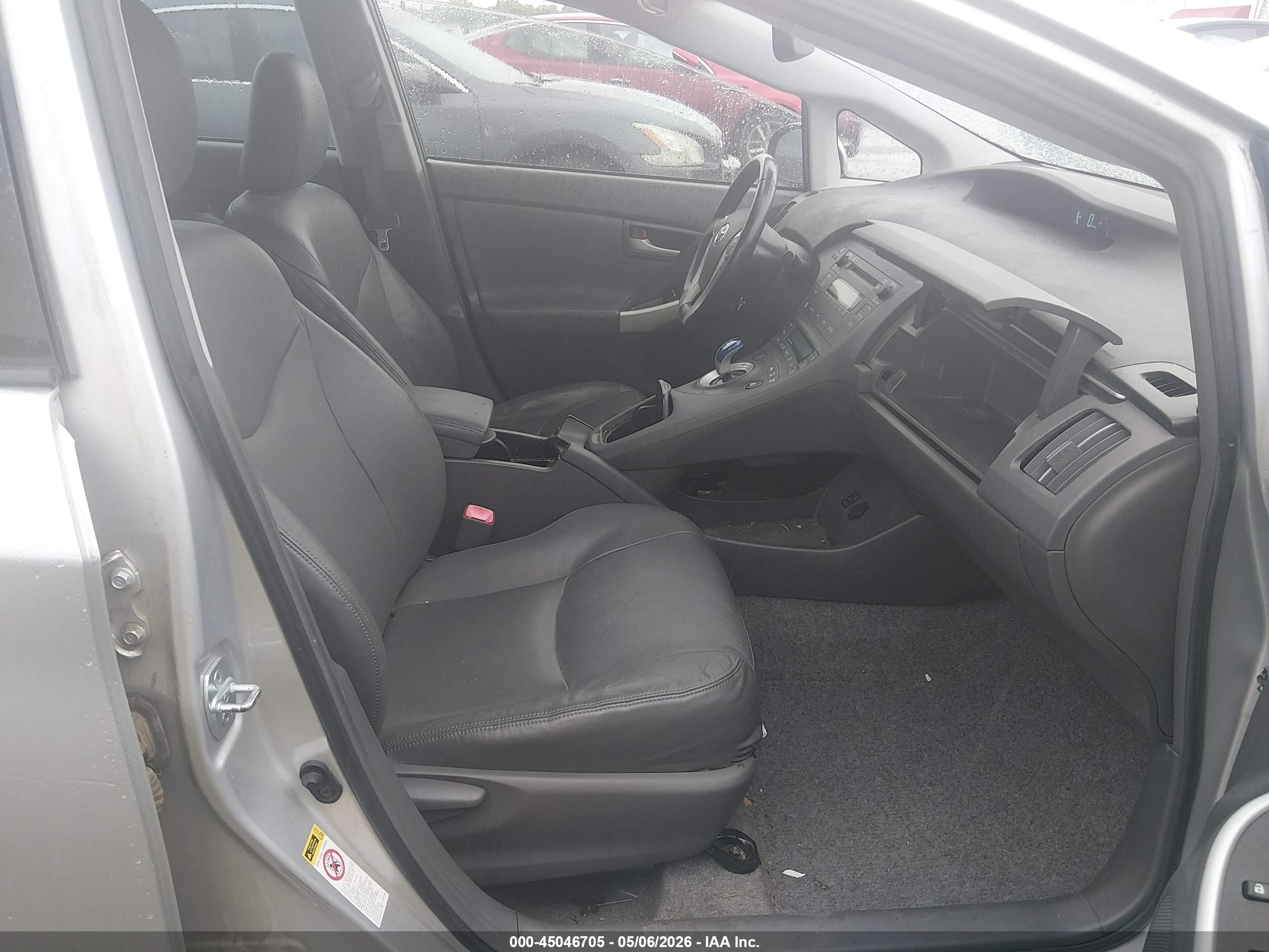 TOYOTA PRIUS image 5