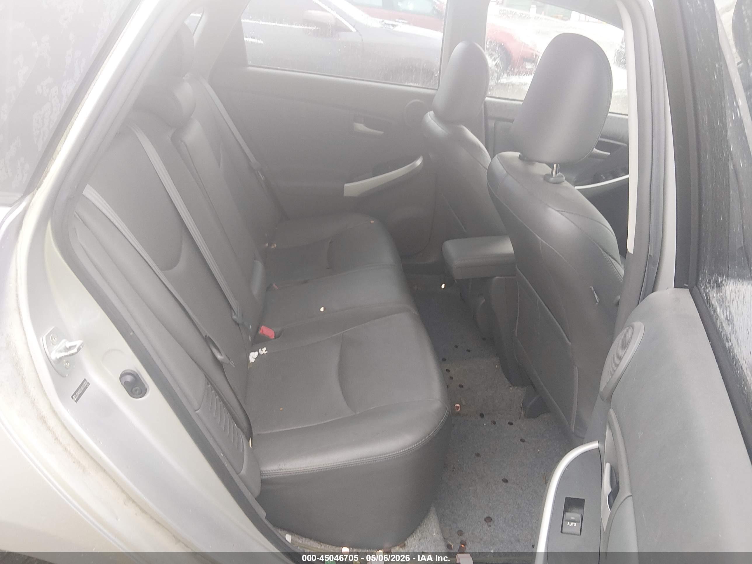 TOYOTA PRIUS image 8