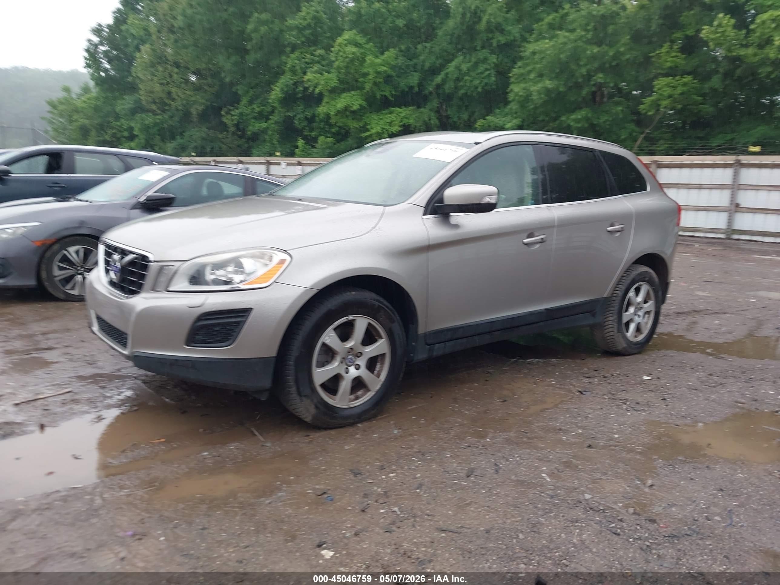 VOLVO XC60 image 2
