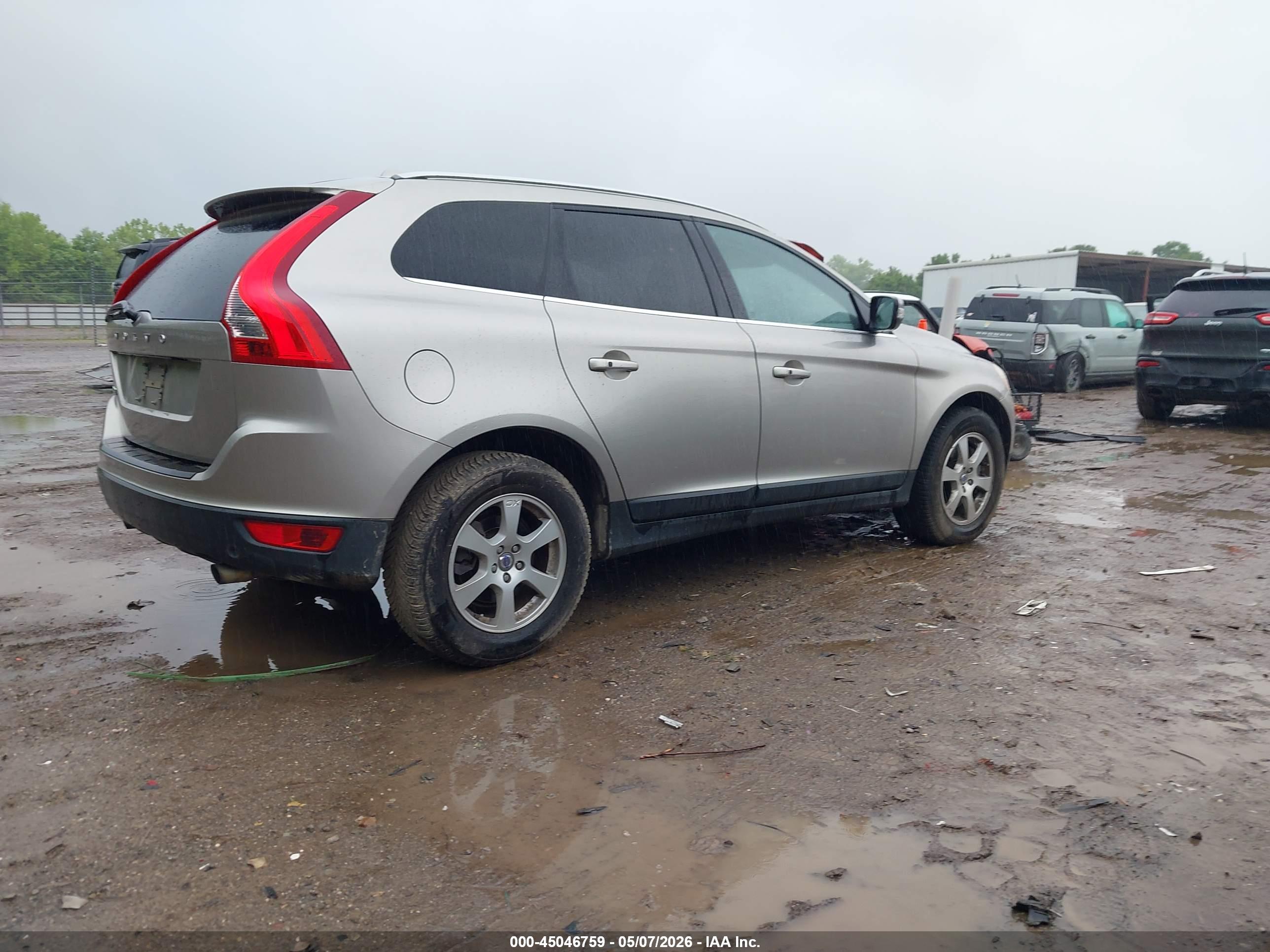 VOLVO XC60 image 4