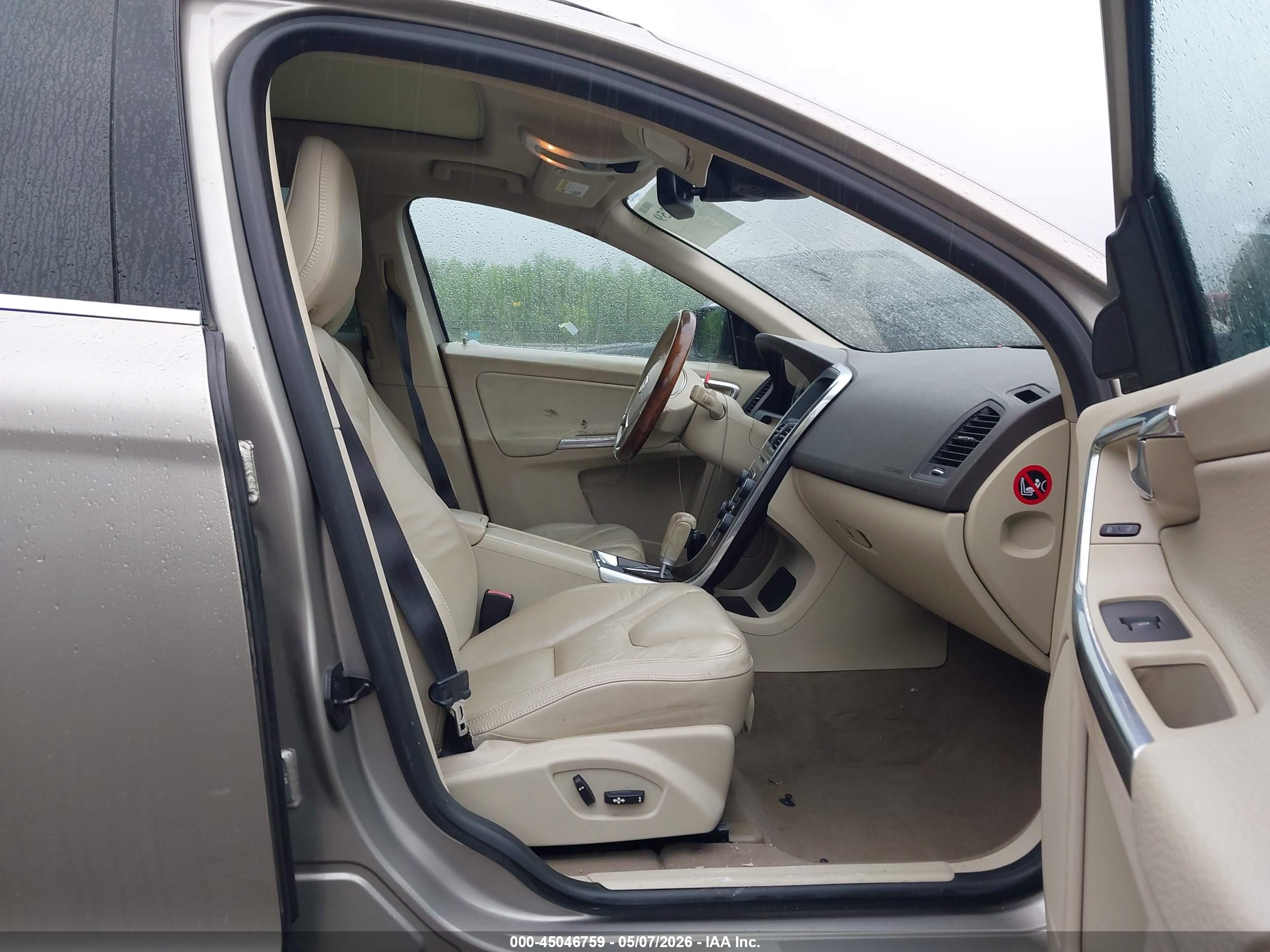 VOLVO XC60 image 5