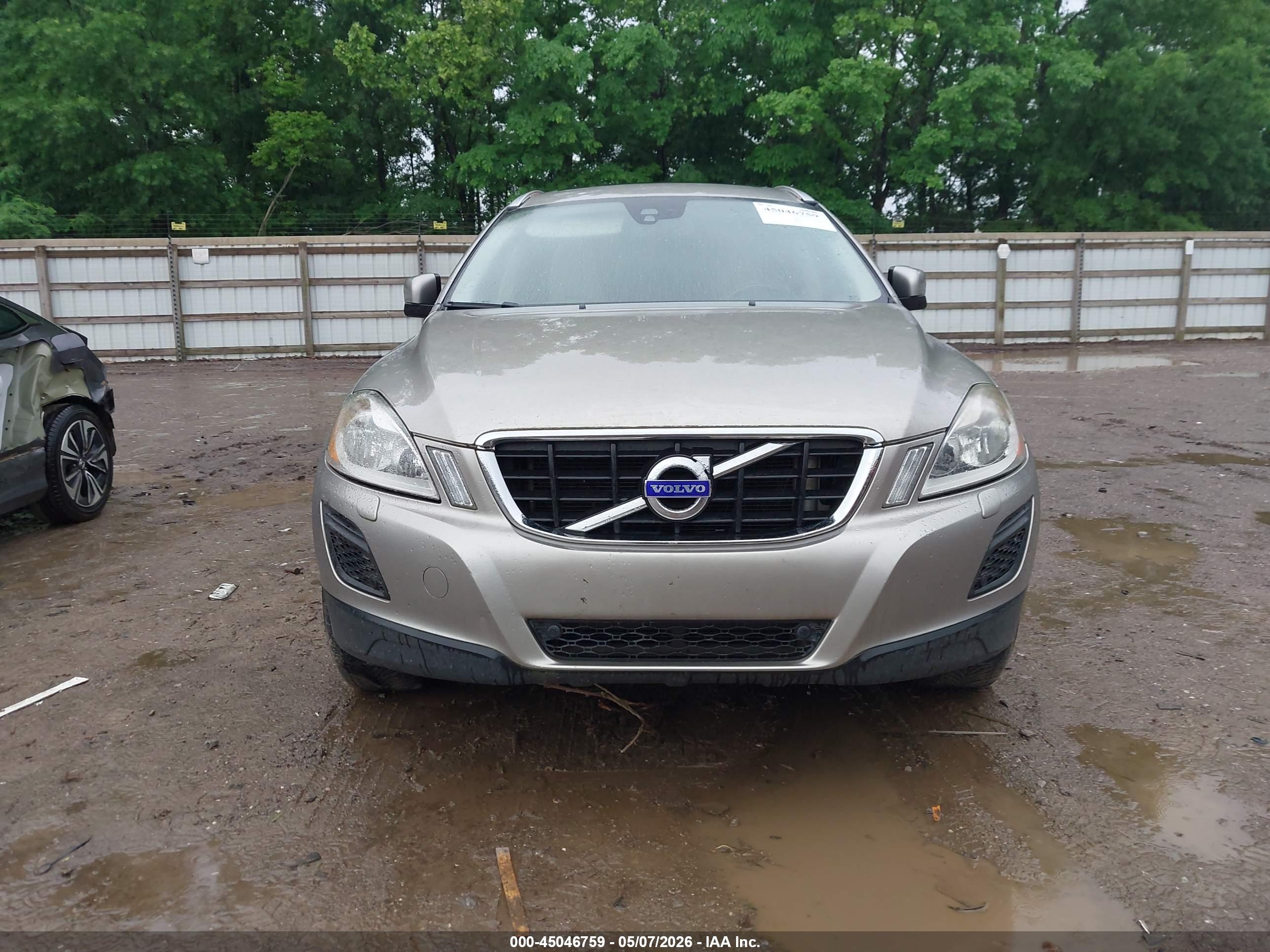 VOLVO XC60 image 6